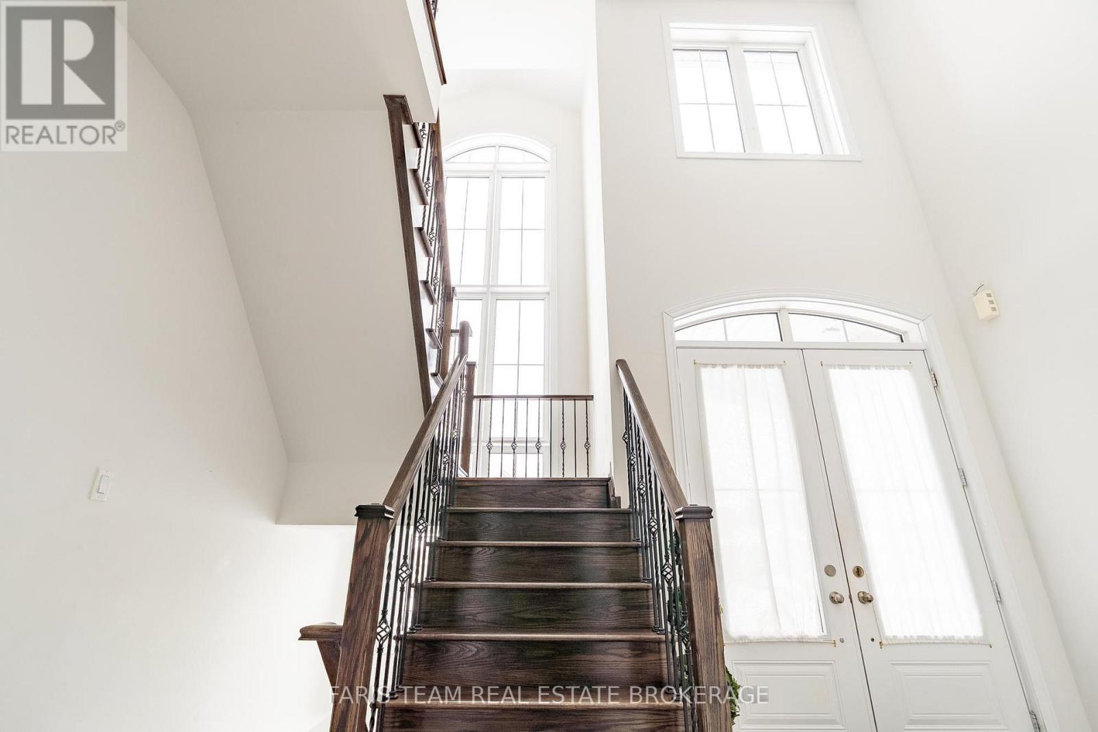 1547 Mcroberts Crescent, Innisfil, Ontario  L9S 0J9 - Photo 7 - N12655684