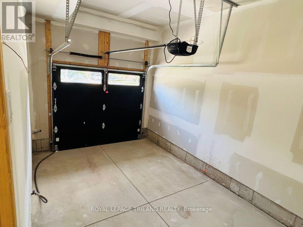 2 - 116 Fairview Avenue, St. Thomas, Ontario  N5R 4X6 - Photo 7 - X12665082