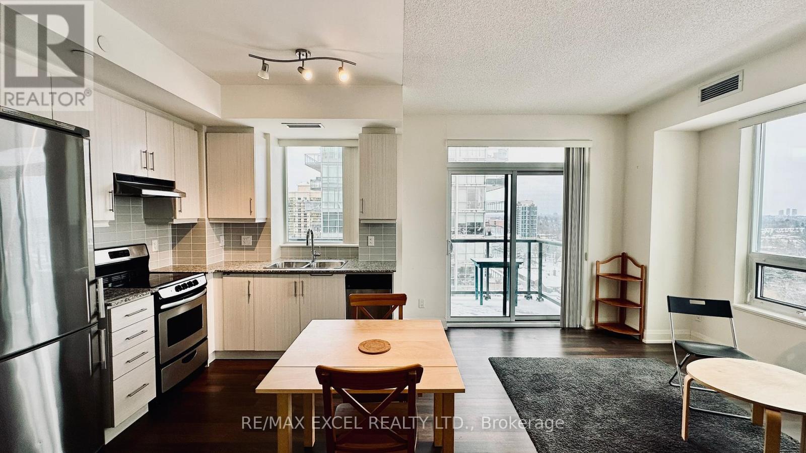 1505 - 68 Canterbury Place, Toronto, Ontario  M2N 0H8 - Photo 2 - C12665068