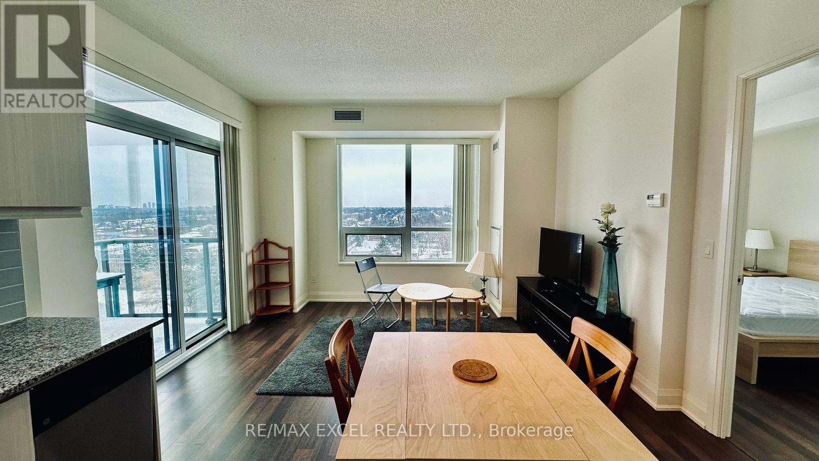 1505 - 68 Canterbury Place, Toronto, Ontario  M2N 0H8 - Photo 3 - C12665068