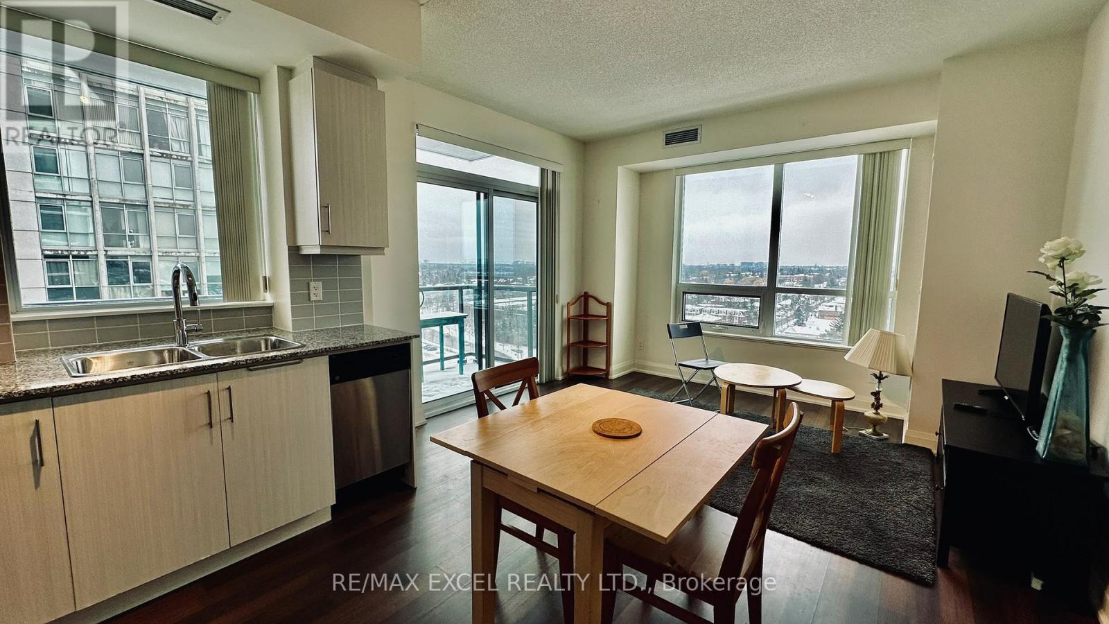 1505 - 68 Canterbury Place, Toronto, Ontario  M2N 0H8 - Photo 4 - C12665068