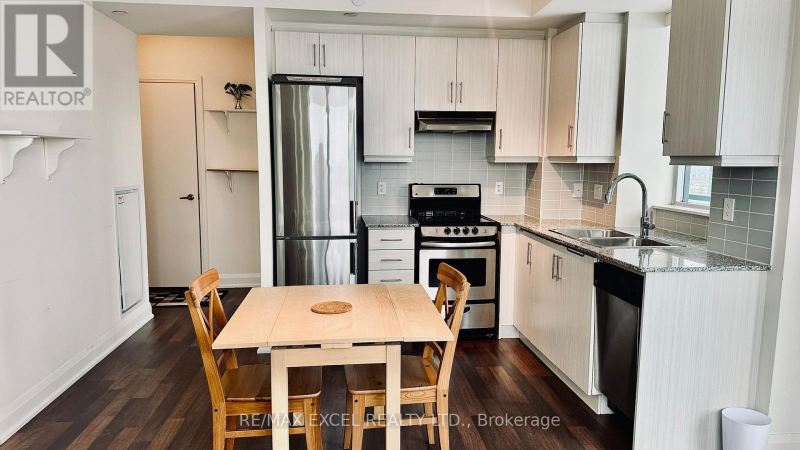 1505 - 68 Canterbury Place, Toronto, Ontario  M2N 0H8 - Photo 5 - C12665068