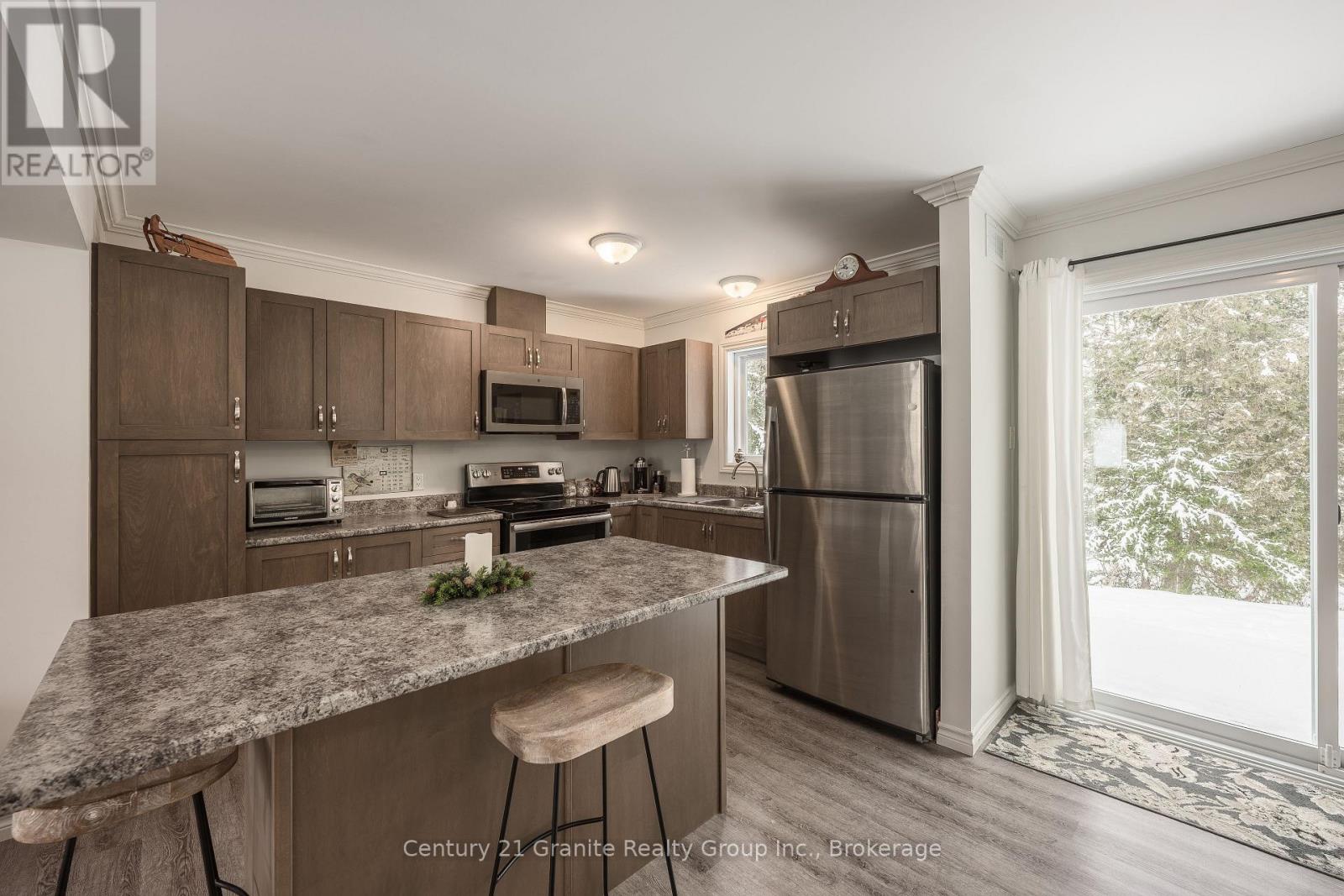 1015 Guilford Court, Dysart Et Al, Ontario  K0M 1S0 - Photo 10 - X12665094