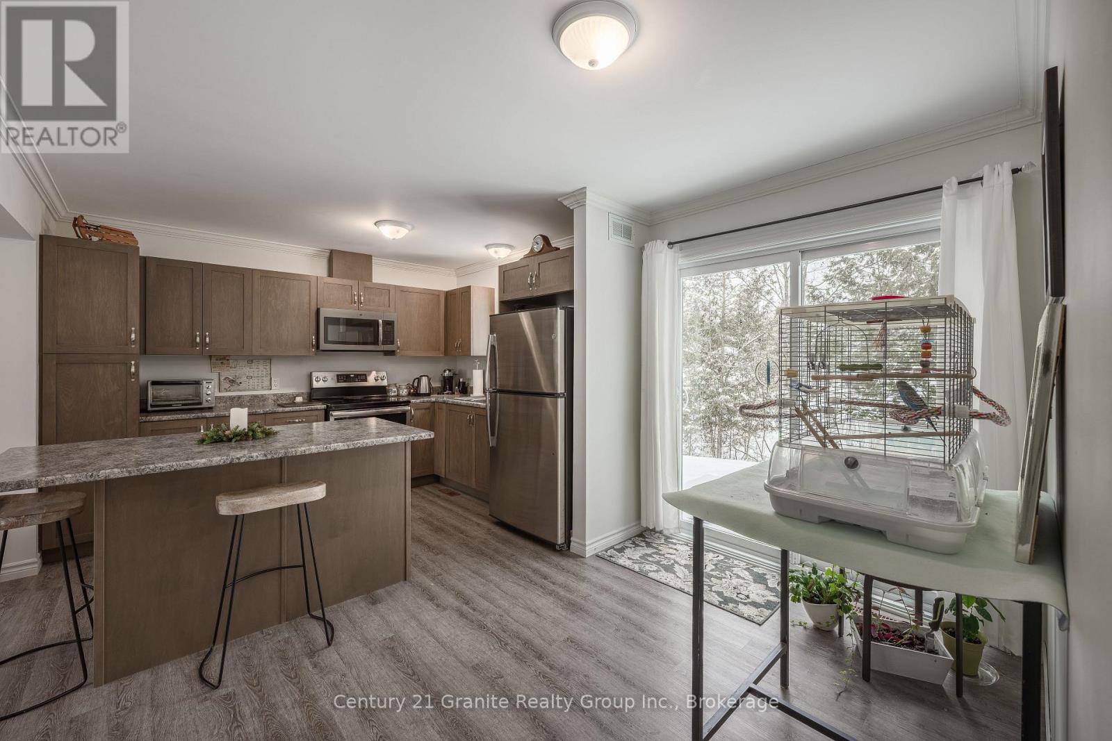 1015 Guilford Court, Dysart Et Al, Ontario  K0M 1S0 - Photo 12 - X12665094