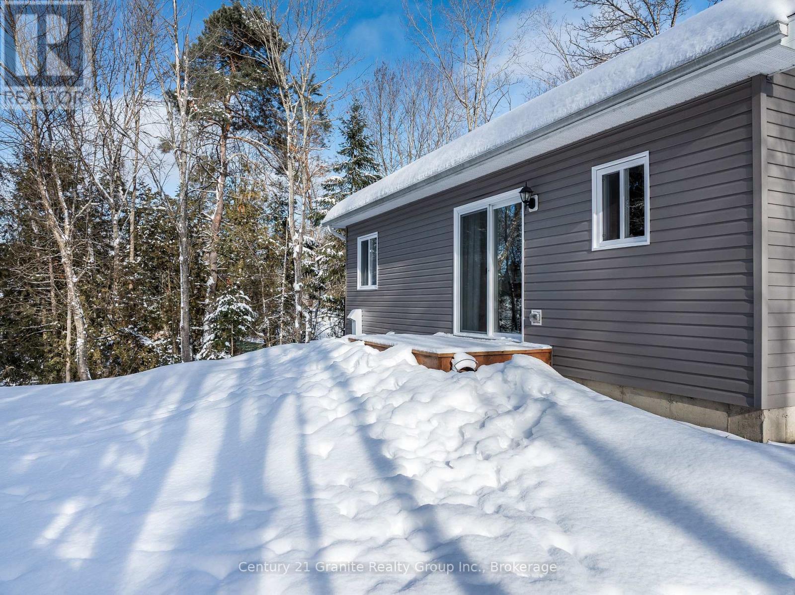 1015 Guilford Court, Dysart Et Al, Ontario  K0M 1S0 - Photo 13 - X12665094