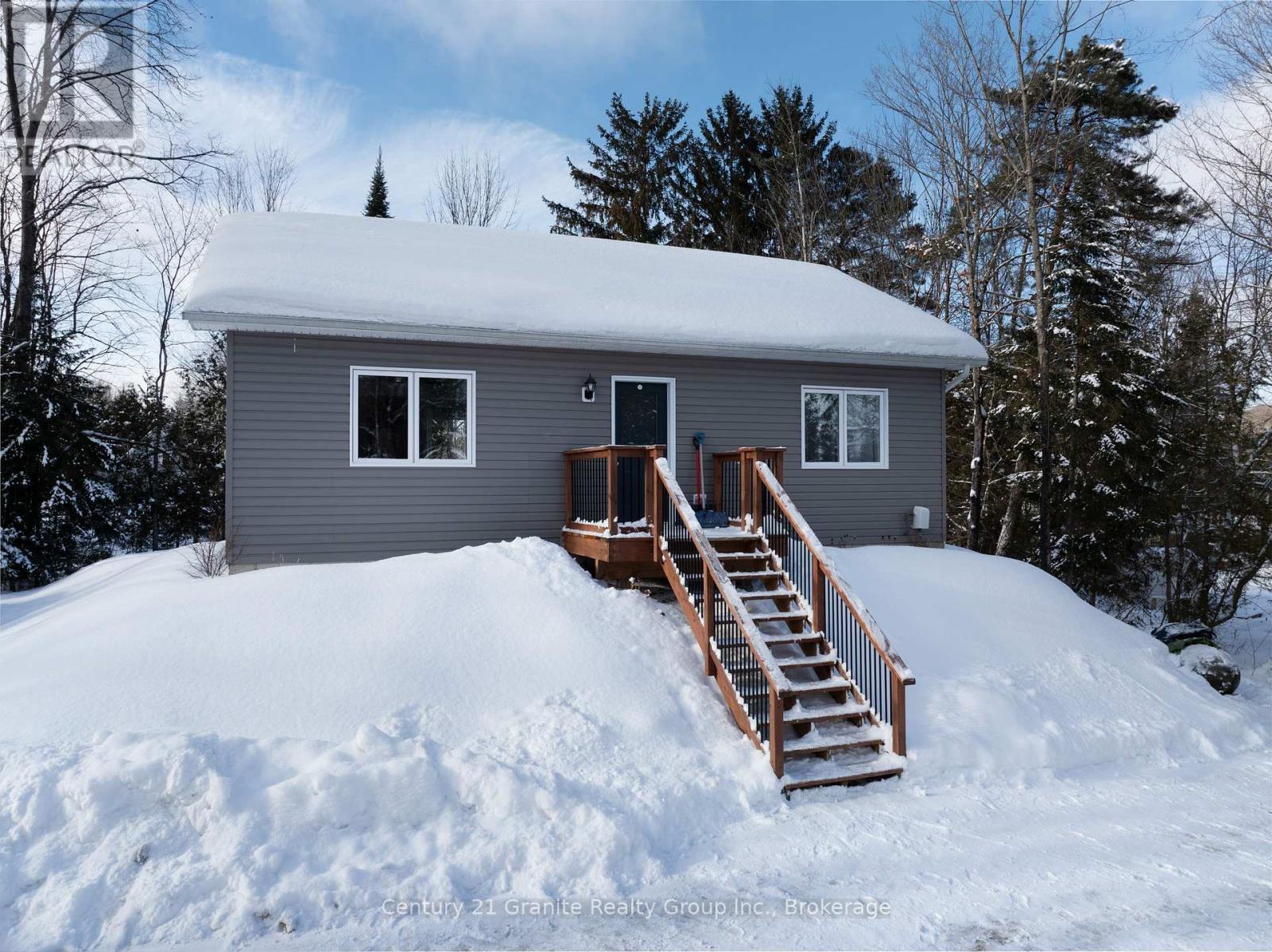 1015 Guilford Court, Dysart Et Al, Ontario  K0M 1S0 - Photo 3 - X12665094