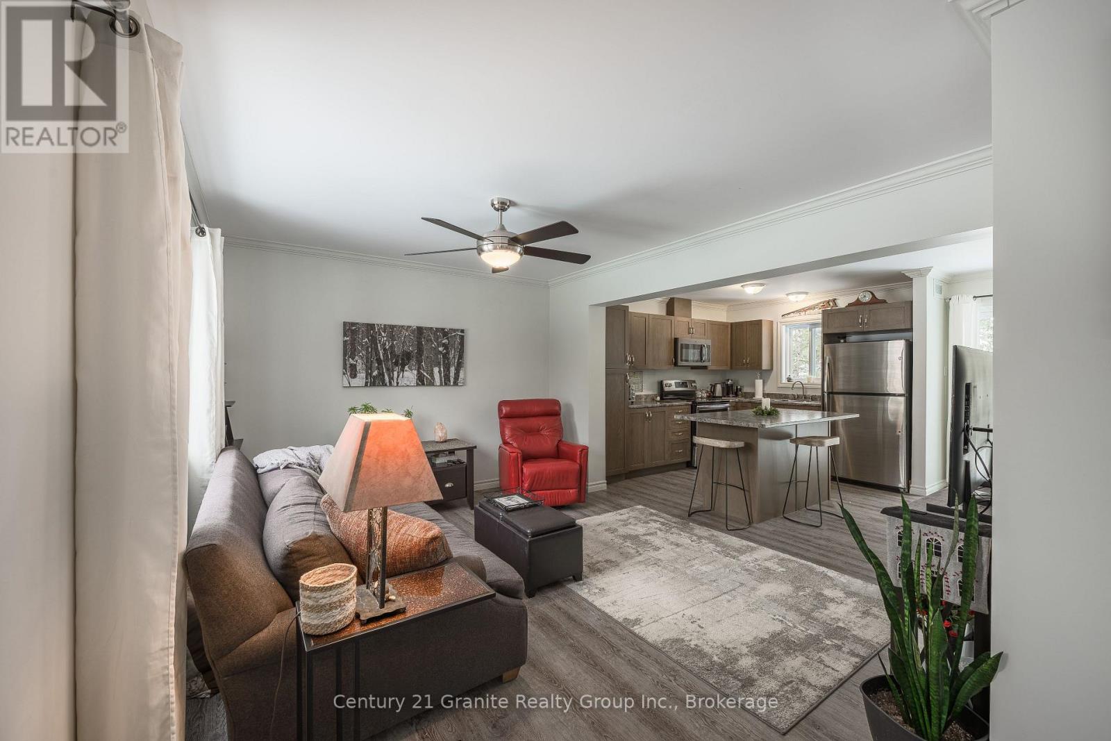 1015 Guilford Court, Dysart Et Al, Ontario  K0M 1S0 - Photo 5 - X12665094