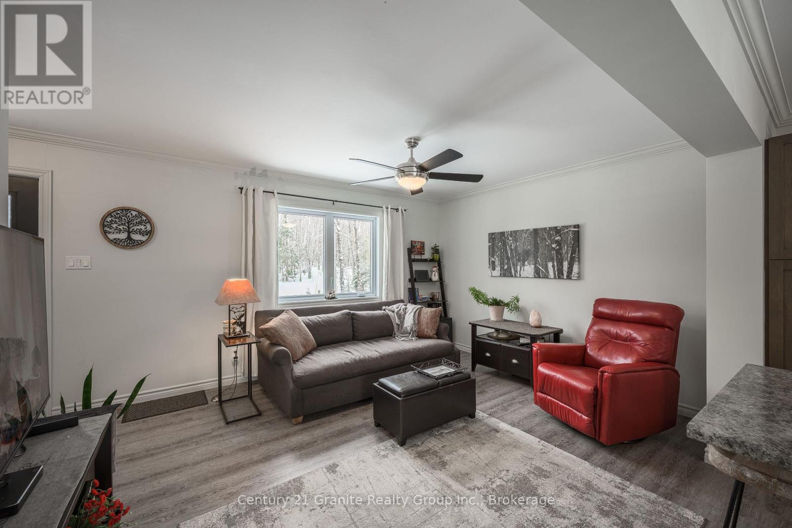 1015 Guilford Court, Dysart Et Al, Ontario  K0M 1S0 - Photo 7 - X12665094