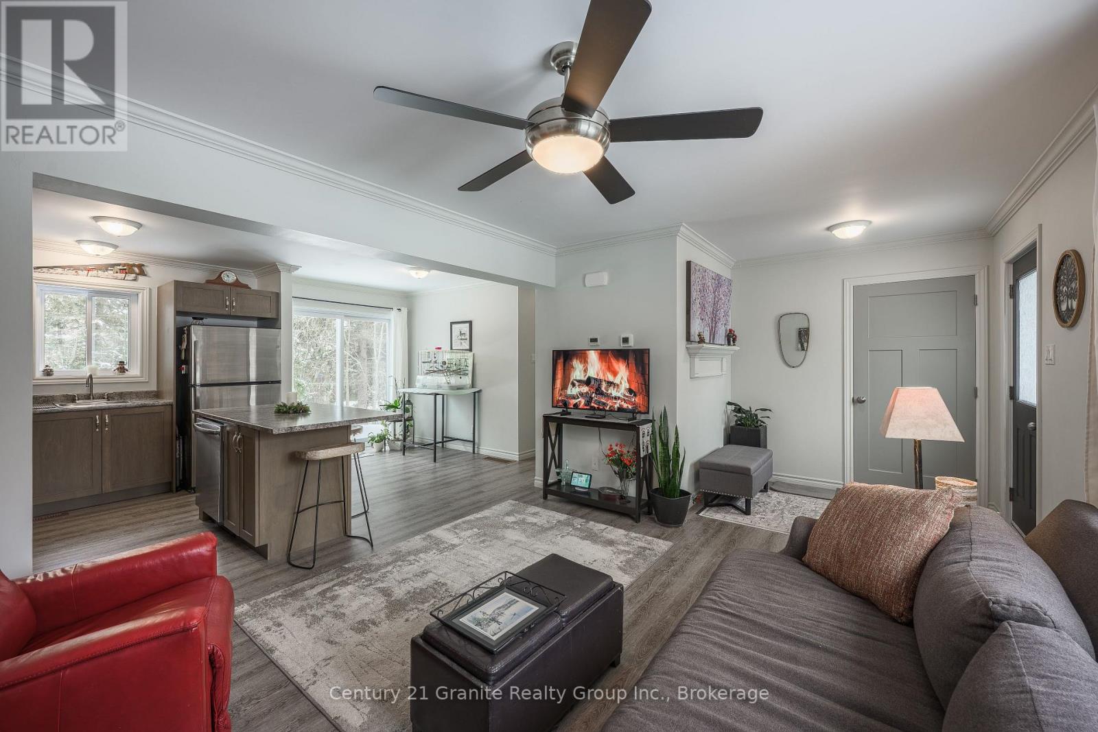 1015 Guilford Court, Dysart Et Al, Ontario  K0M 1S0 - Photo 8 - X12665094