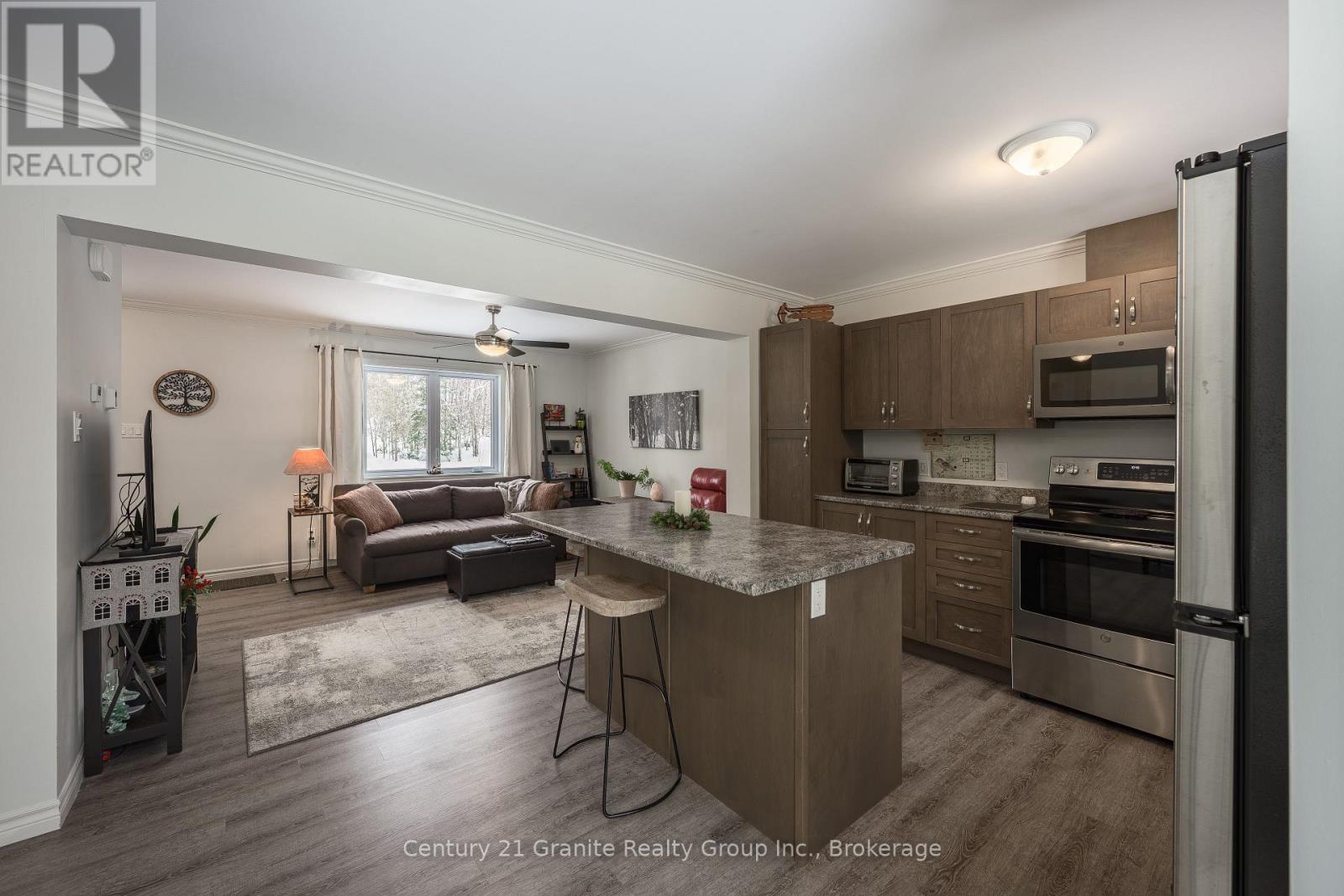 1015 Guilford Court, Dysart Et Al, Ontario  K0M 1S0 - Photo 9 - X12665094