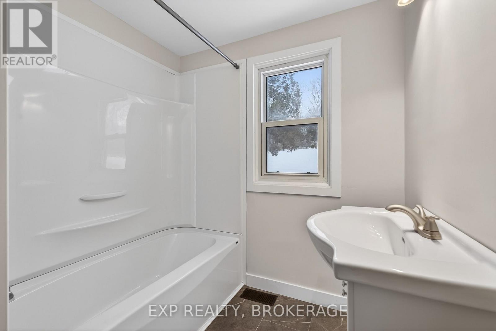 6402 Perth Road, Frontenac, Ontario  K0H 2L0 - Photo 24 - X12665150