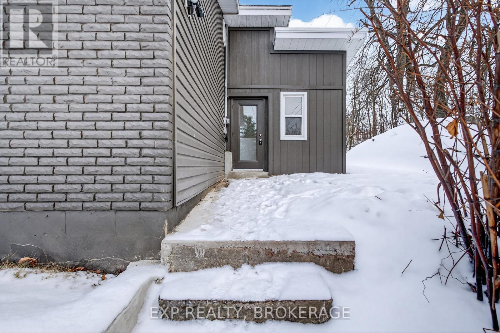 6402 Perth Road, Frontenac, Ontario  K0H 2L0 - Photo 4 - X12665150