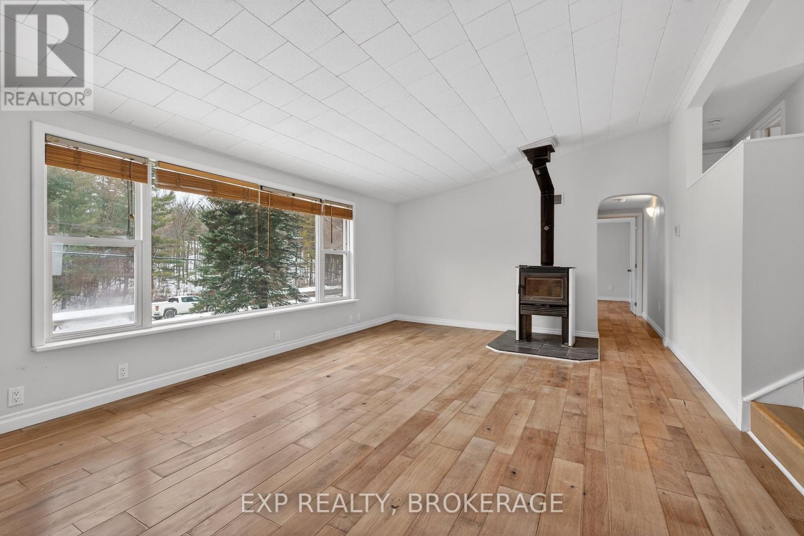 6402 Perth Road, Frontenac, Ontario  K0H 2L0 - Photo 6 - X12665150