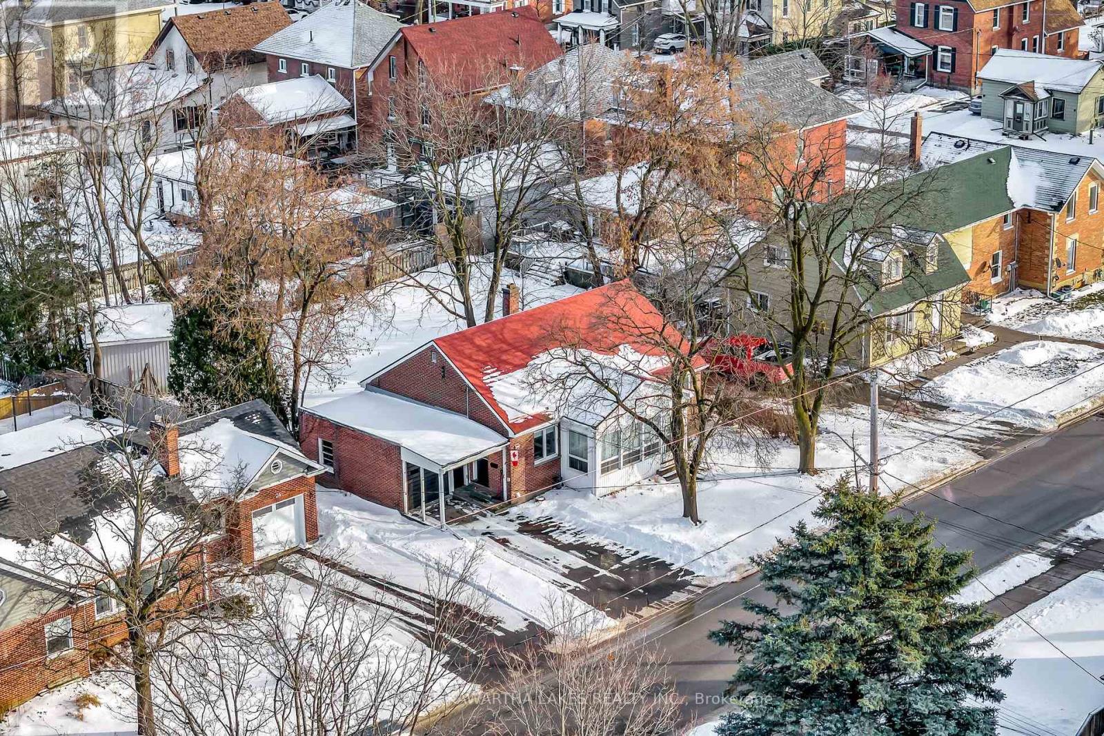 22 Albert Street N, Kawartha Lakes, Ontario  K9V 4J2 - Photo 4 - X12665144