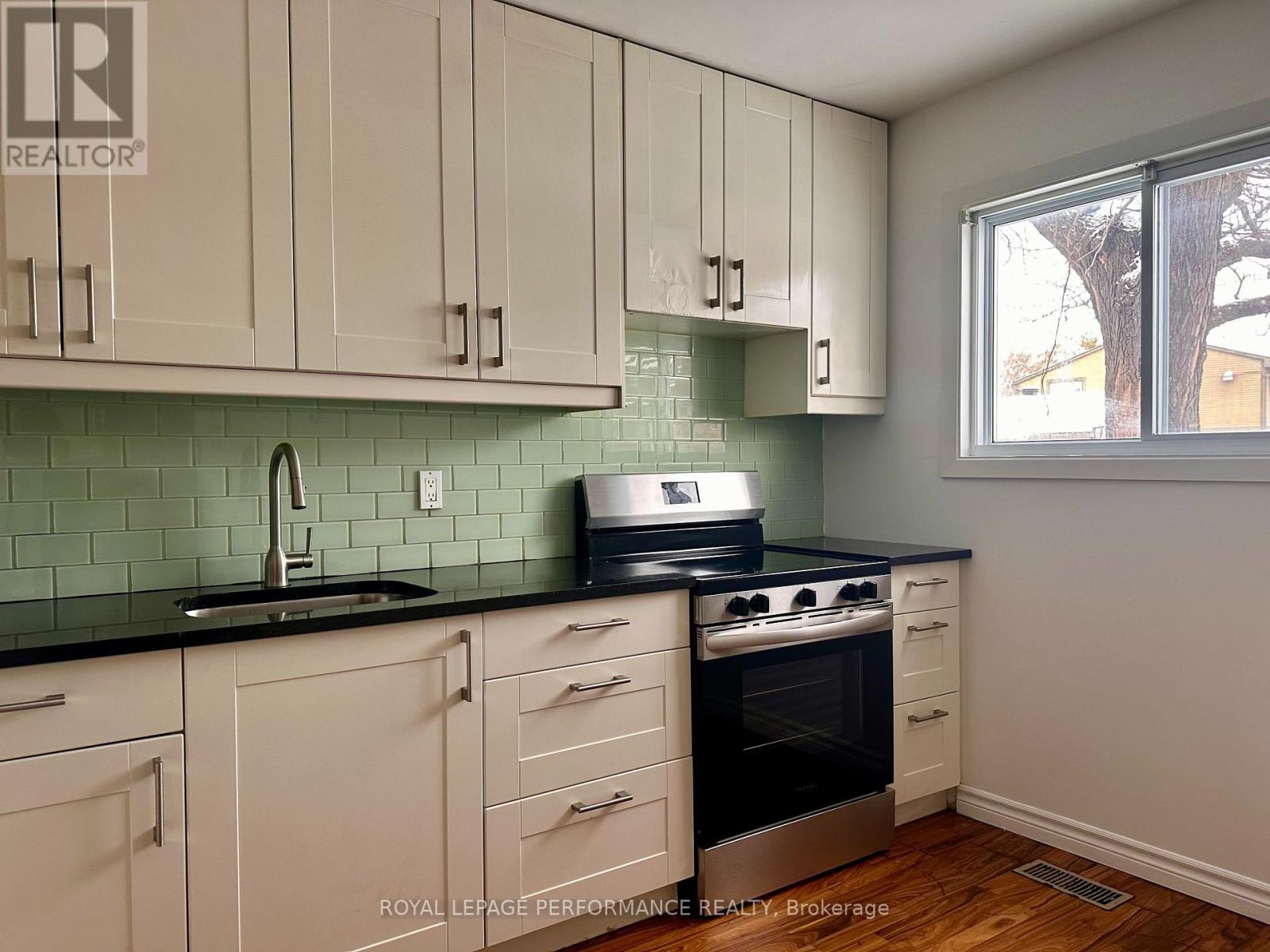 2724 Pimlico Crescent, Ottawa, Ontario  K1T 2A8 - Photo 5 - X12665152