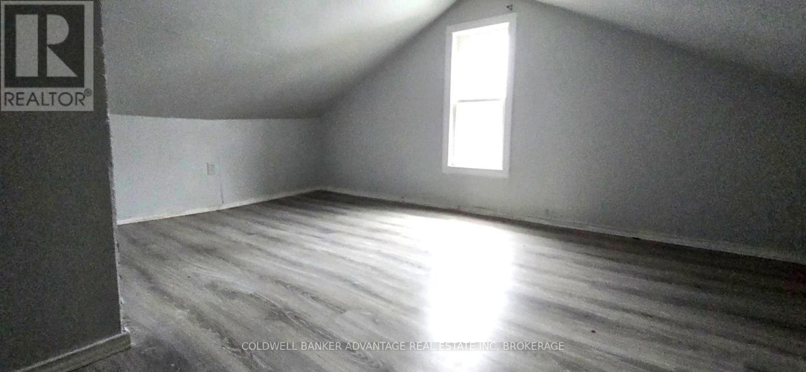 321 Dieppe Street, Welland, Ontario  L3B 4V1 - Photo 10 - X12665114