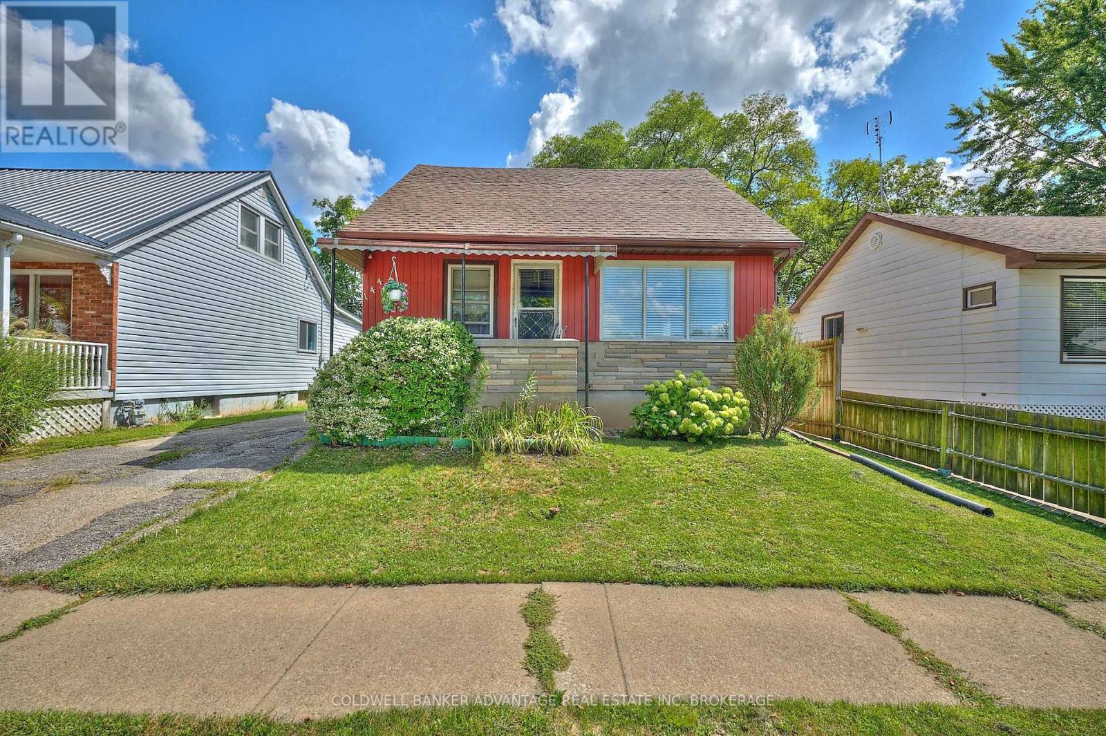 144 Dunkirk Road, Welland, Ontario  L3B 2N6 - Photo 2 - X12665126