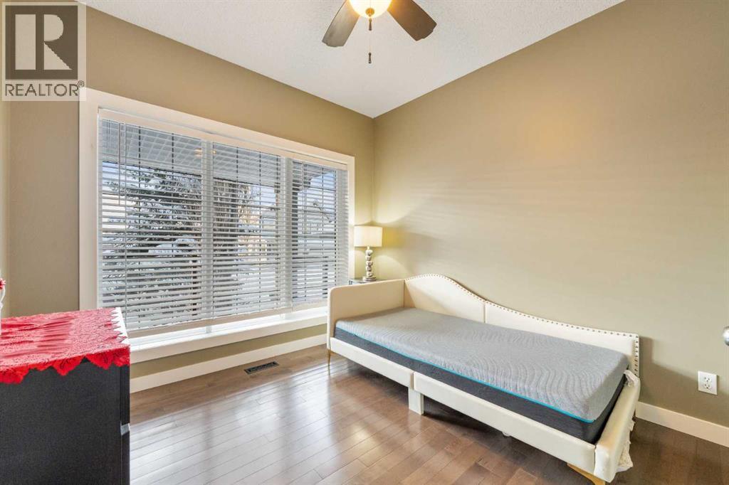 4 Crestridge Way Sw, Calgary, Alberta  T3B 5Z4 - Photo 7 - A2274271