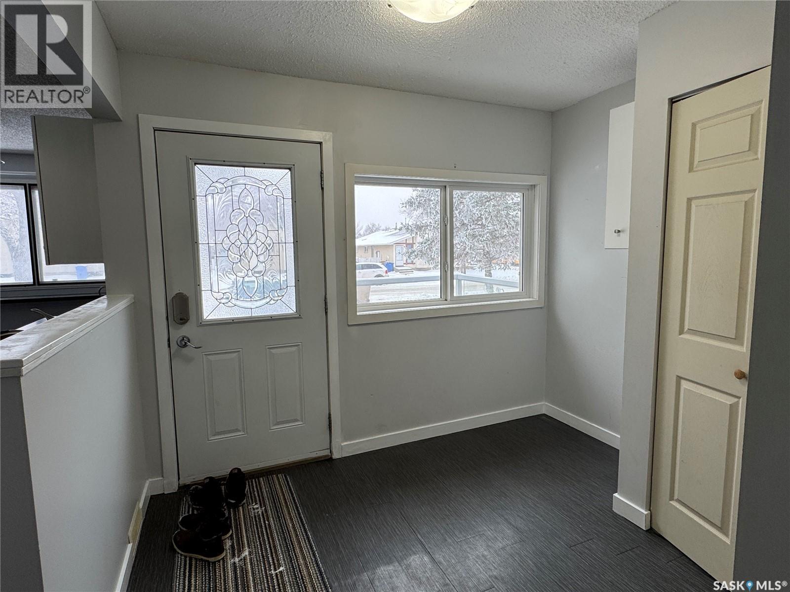 138 Thomson Avenue, Regina, Saskatchewan  S4N 5L3 - Photo 3 - SK020978