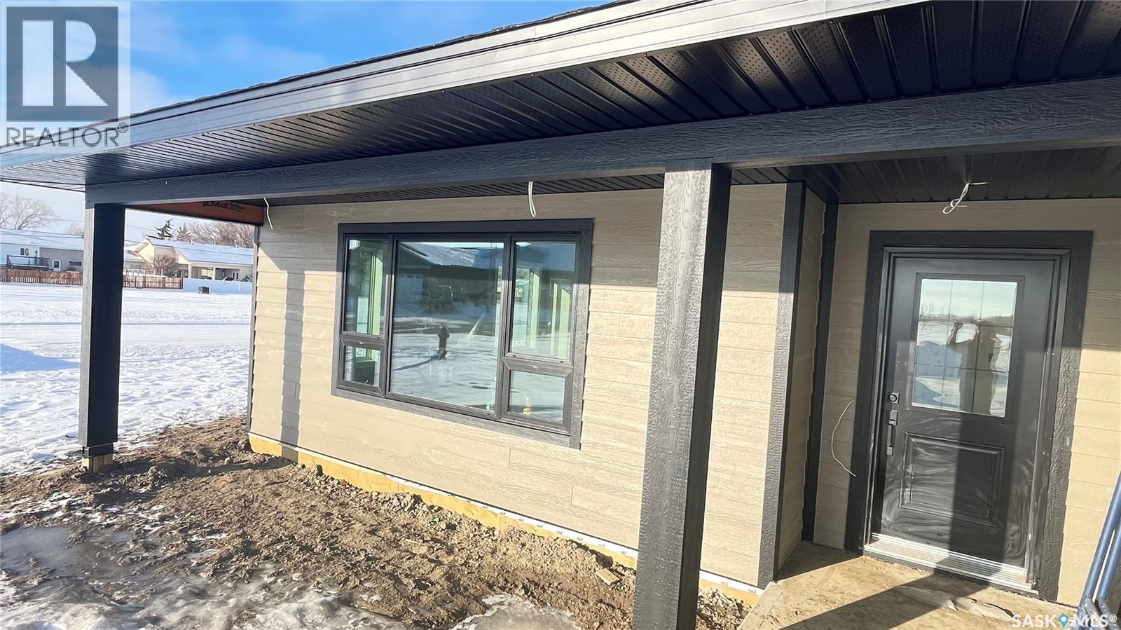 21 Murraydale Crescent, Maple Creek, Saskatchewan  S0N 1N0 - Photo 3 - SK021214