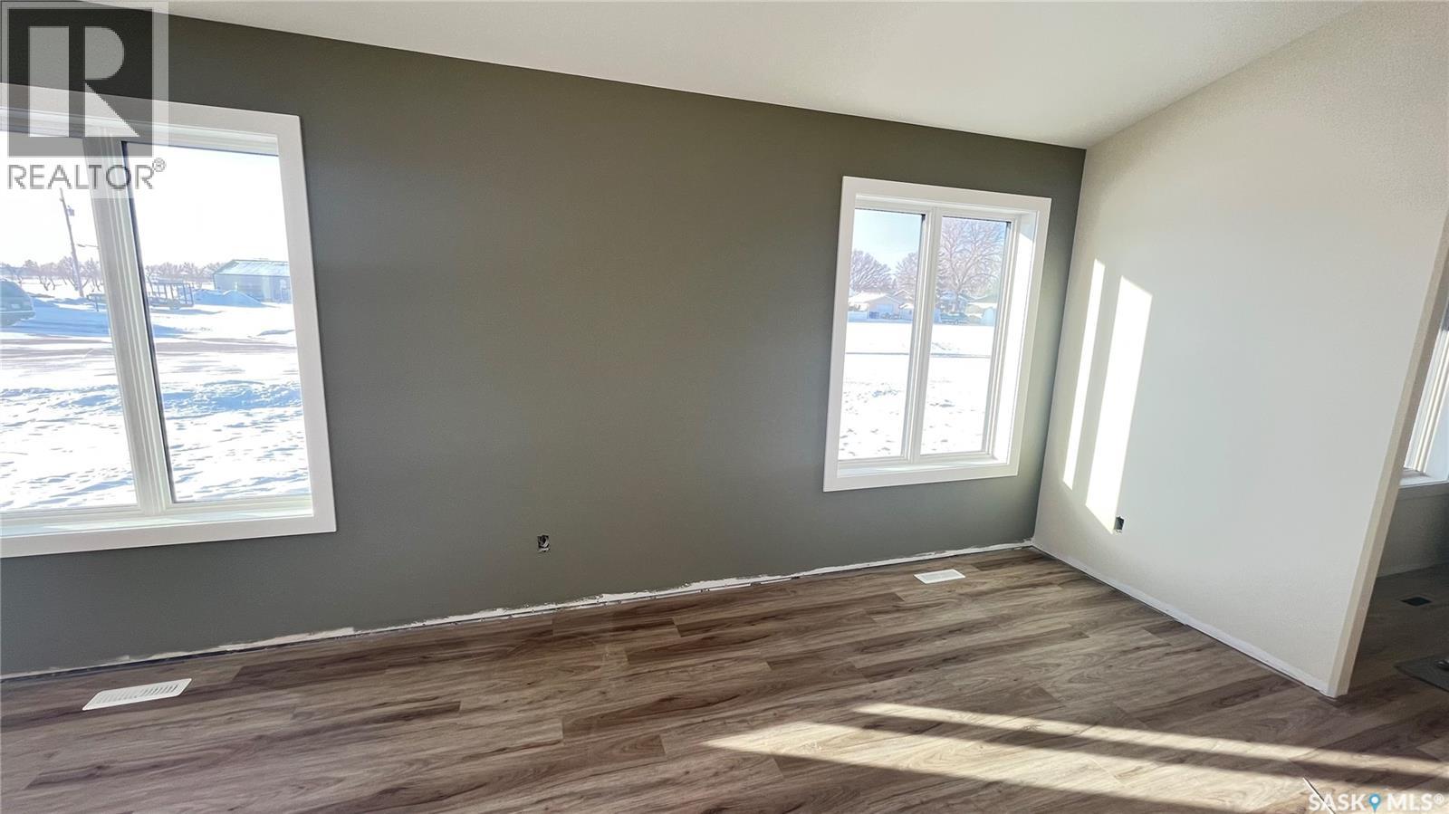 21 Murraydale Crescent, Maple Creek, Saskatchewan  S0N 1N0 - Photo 5 - SK021214