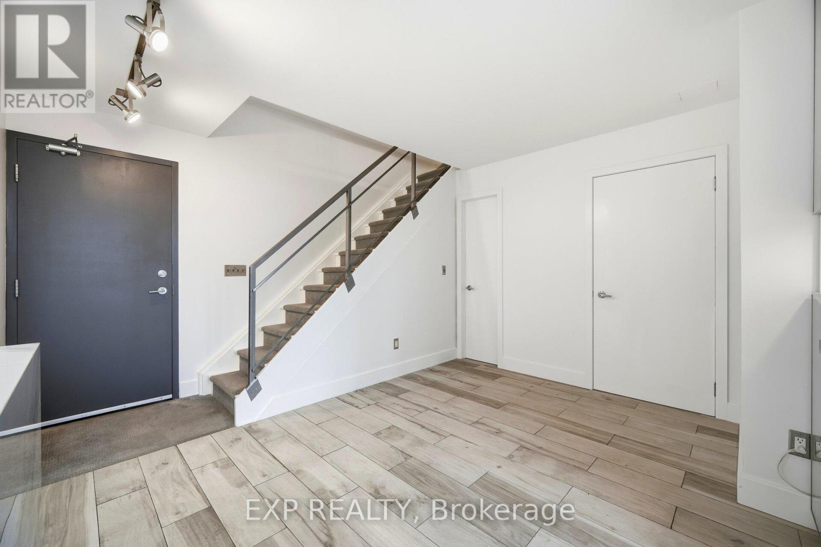 632 - 637 Lake Shore Boulevard W, Toronto, Ontario  M5V 3J6 - Photo 2 - C12665156