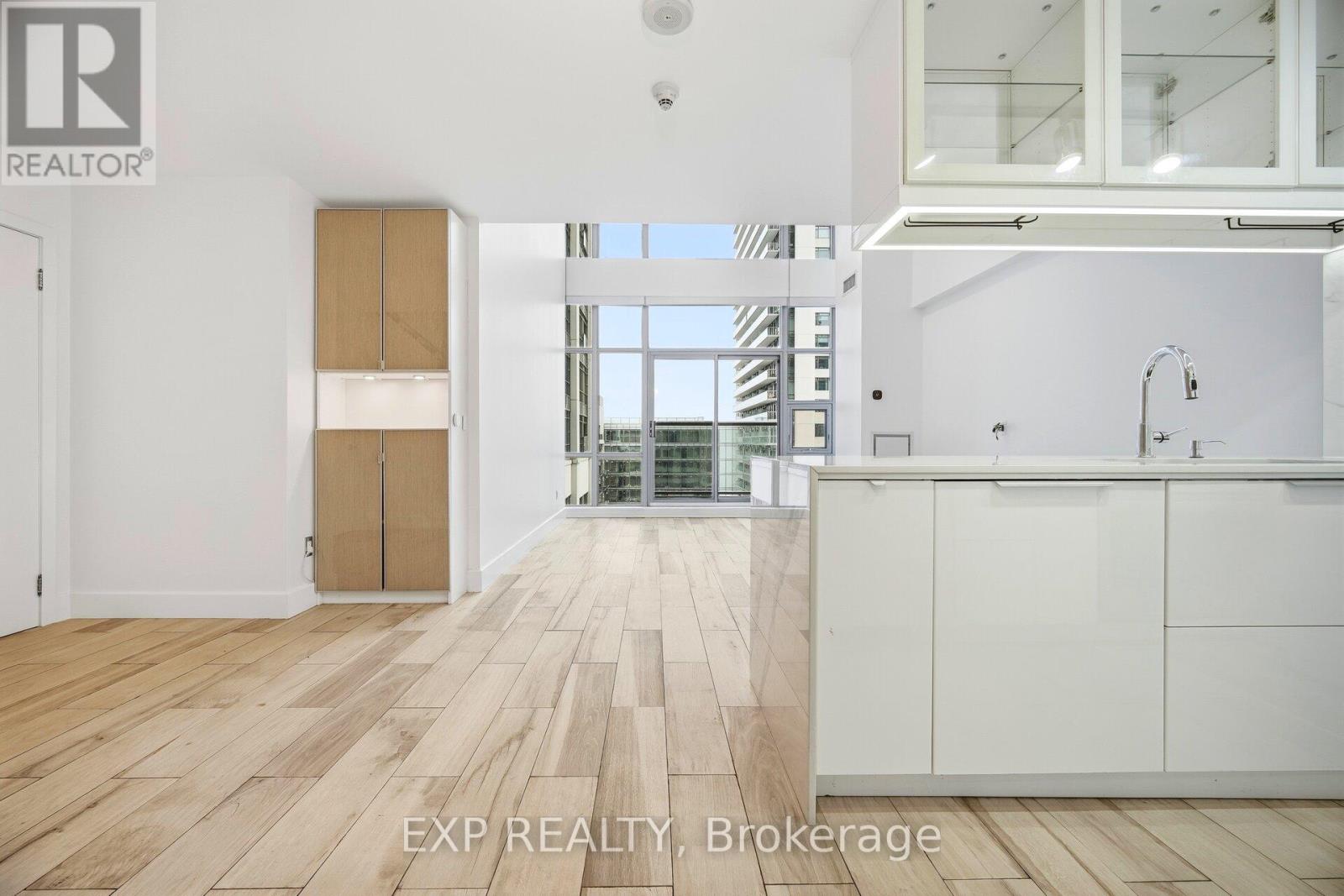 632 - 637 Lake Shore Boulevard W, Toronto, Ontario  M5V 3J6 - Photo 4 - C12665156