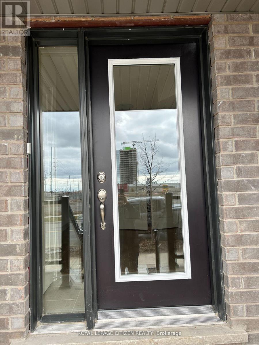 28 Esquire Way W, Whitby, Ontario  L1R 0S7 - Photo 2 - E12665174