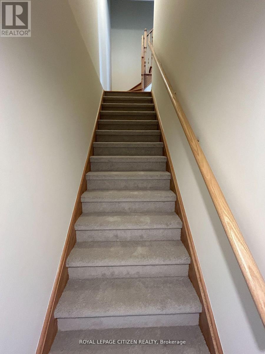 28 Esquire Way W, Whitby, Ontario  L1R 0S7 - Photo 6 - E12665174