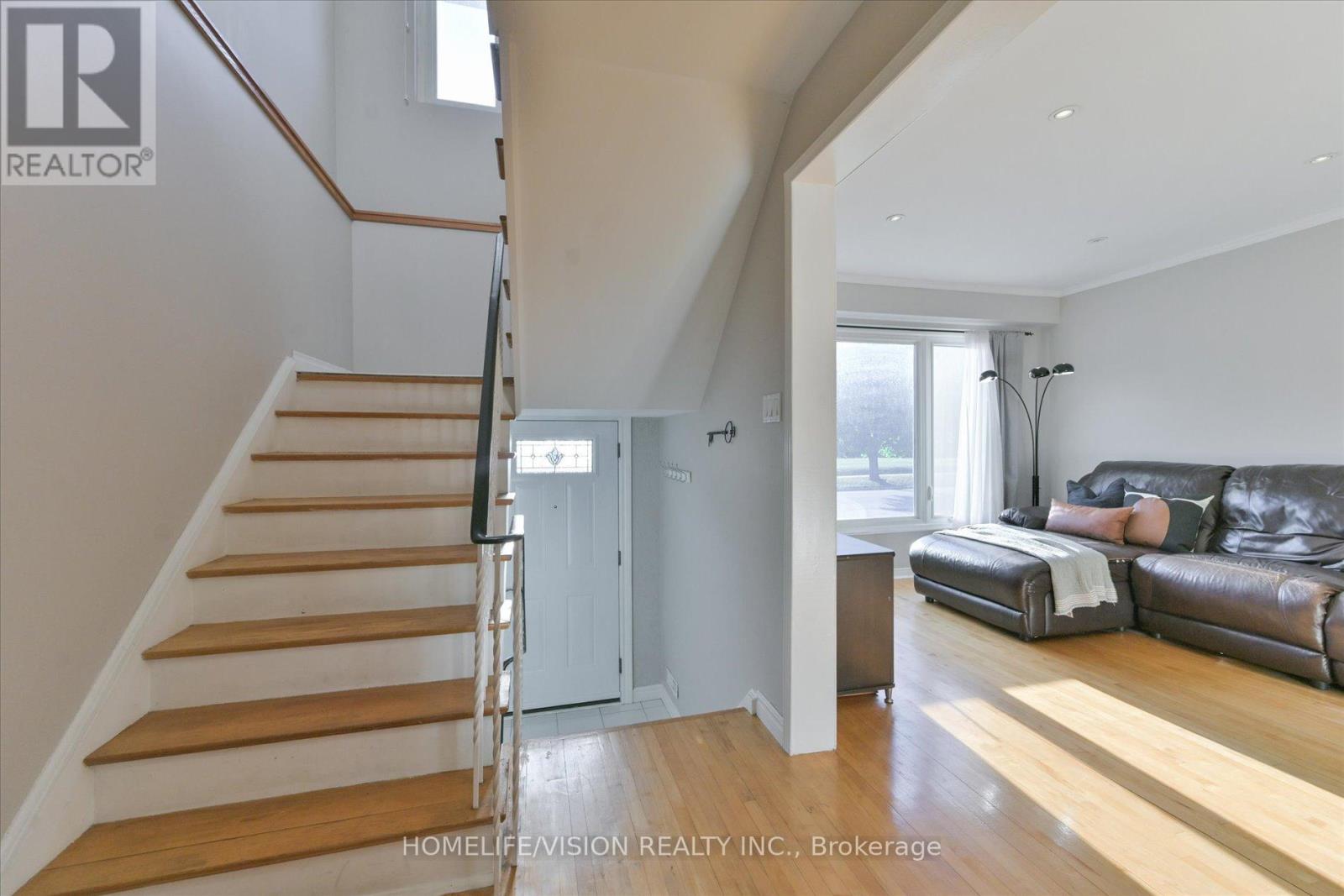 255 Cedar Avenue, Richmond Hill, Ontario  L4C 2B3 - Photo 11 - N12665158