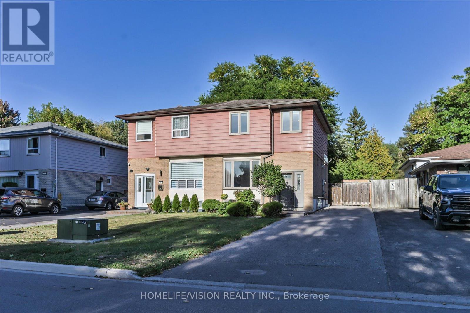 255 Cedar Avenue, Richmond Hill, Ontario  L4C 2B3 - Photo 2 - N12665158