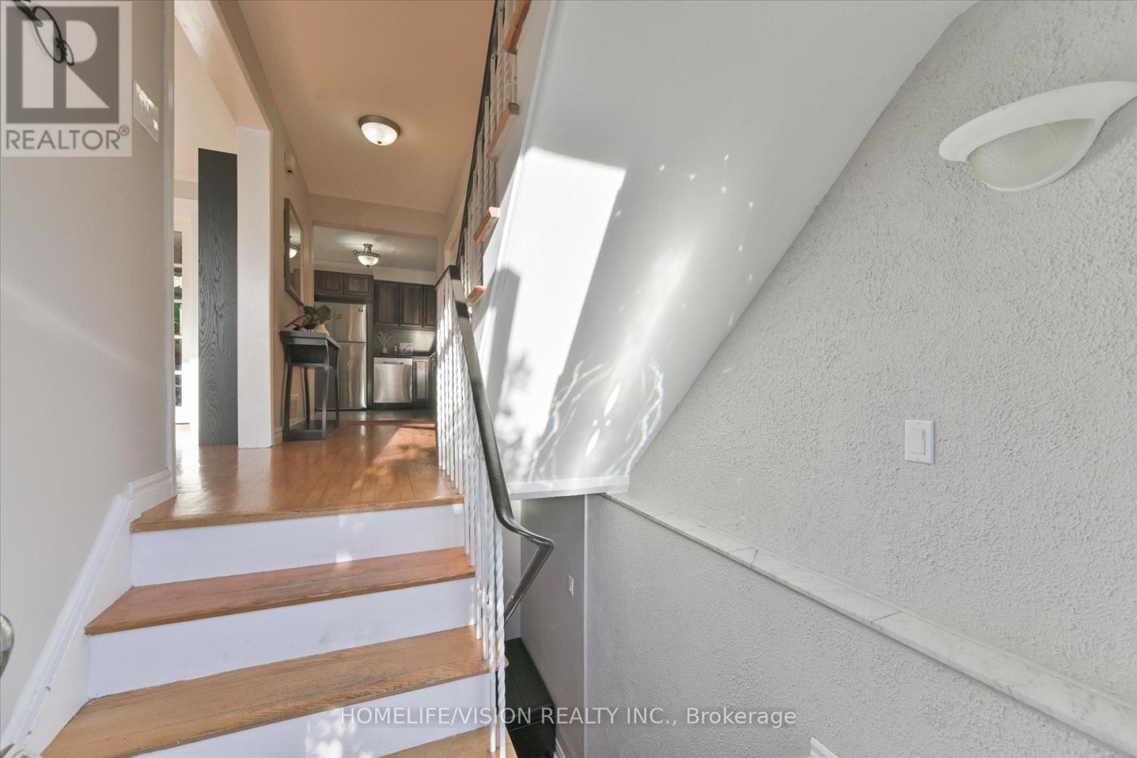 255 Cedar Avenue, Richmond Hill, Ontario  L4C 2B3 - Photo 4 - N12665158