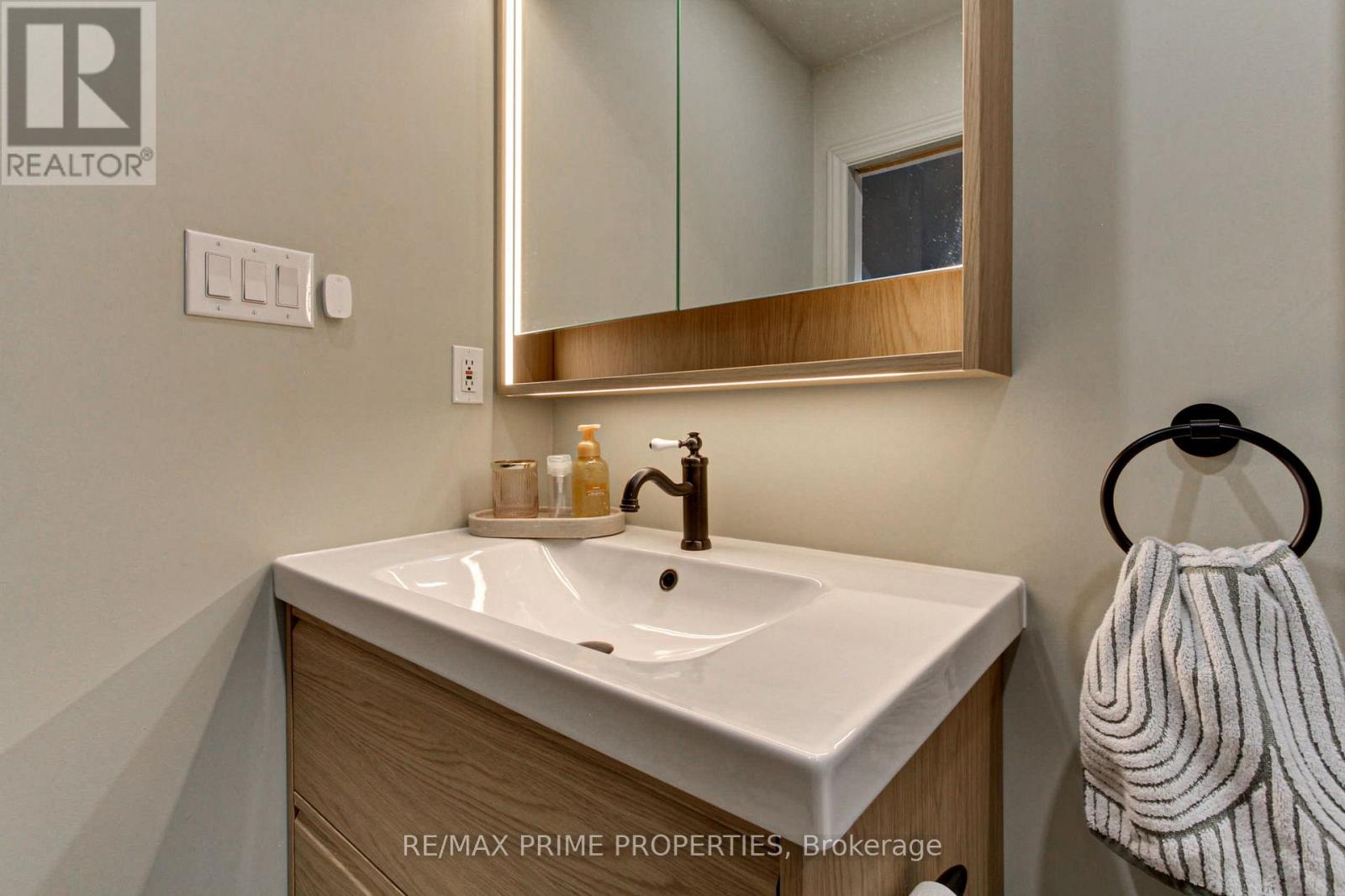 122 Glasgow Crescent, Georgina, Ontario  L4P 4B1 - Photo 18 - N12665176