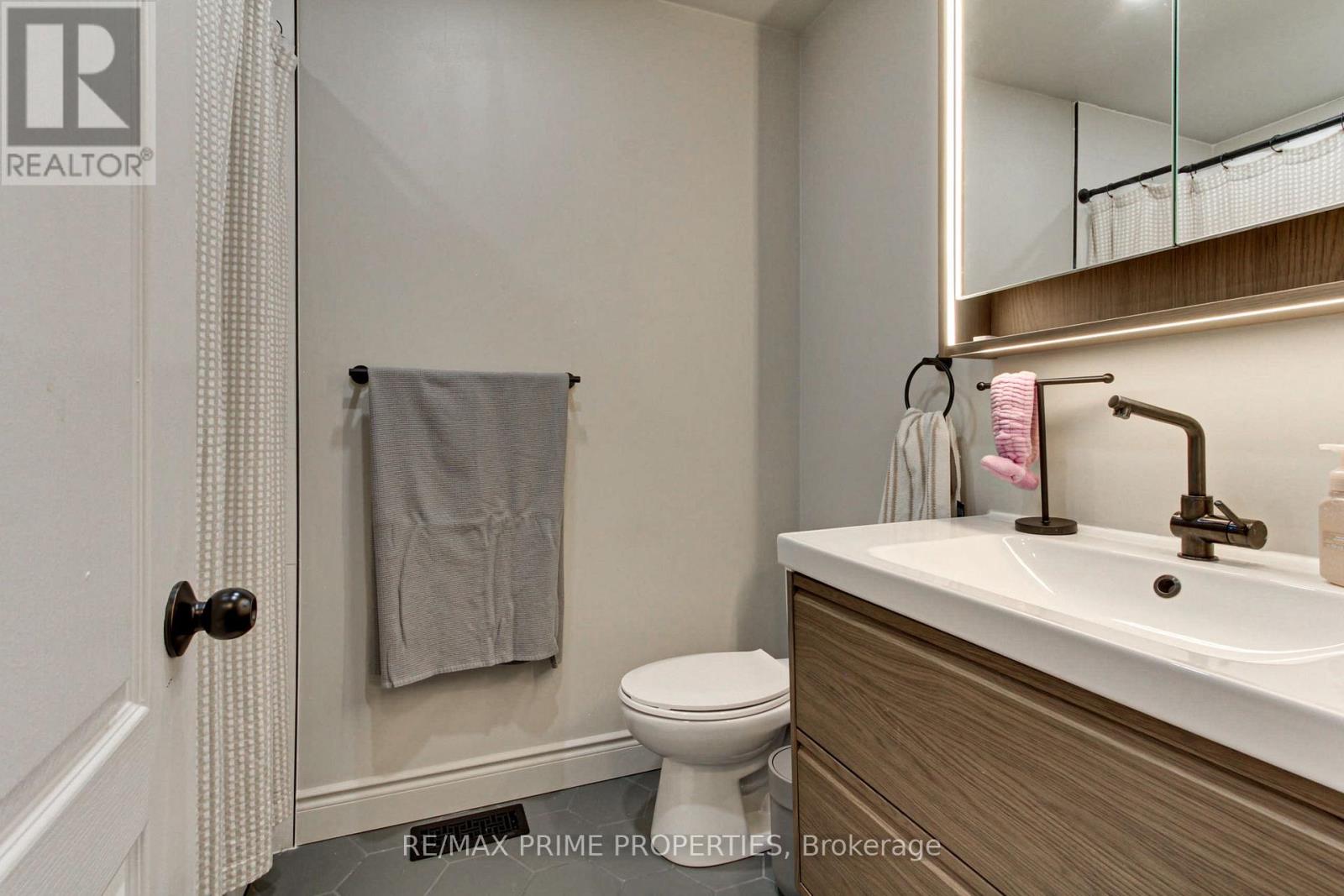 122 Glasgow Crescent, Georgina, Ontario  L4P 4B1 - Photo 22 - N12665176