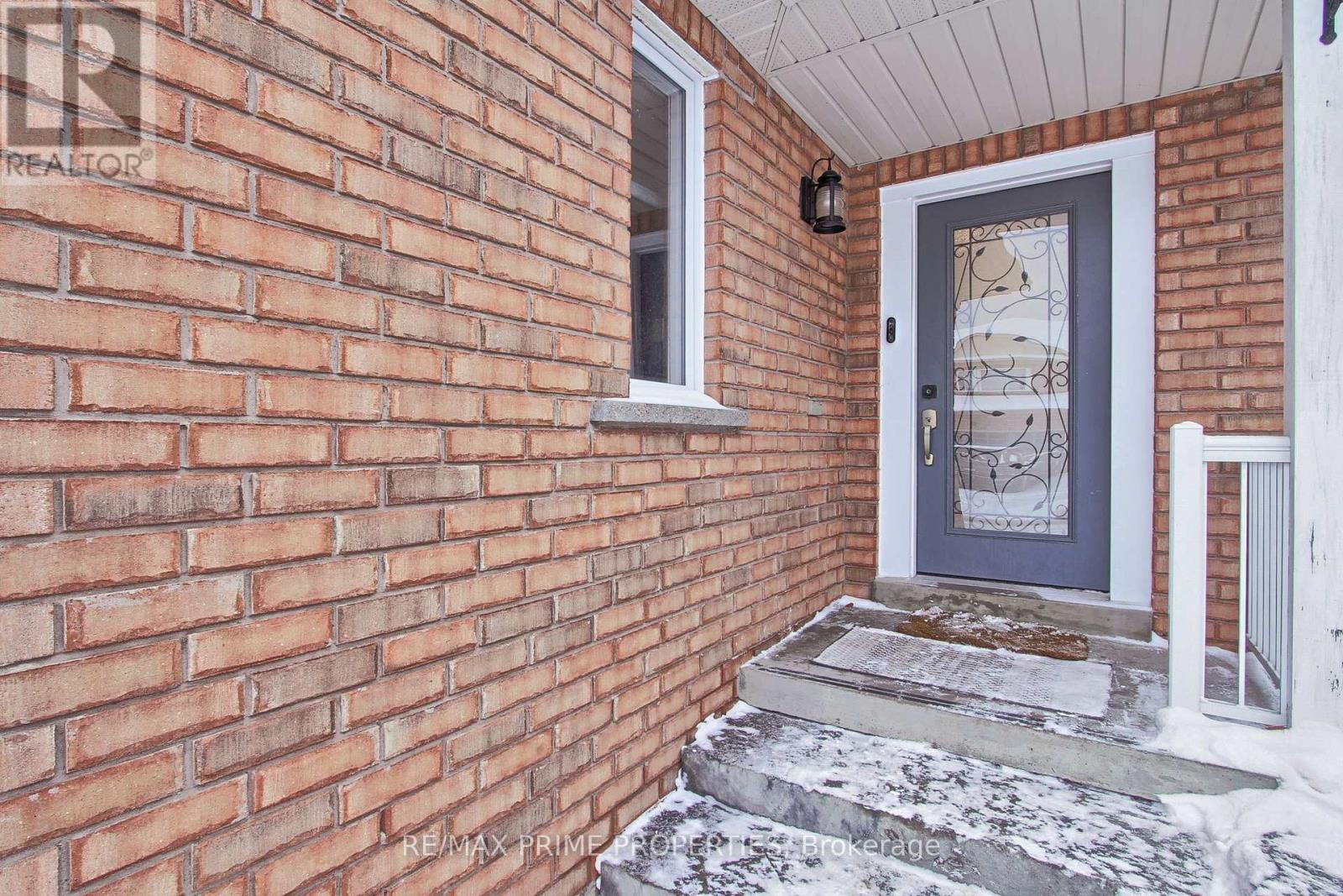 122 Glasgow Crescent, Georgina, Ontario  L4P 4B1 - Photo 3 - N12665176