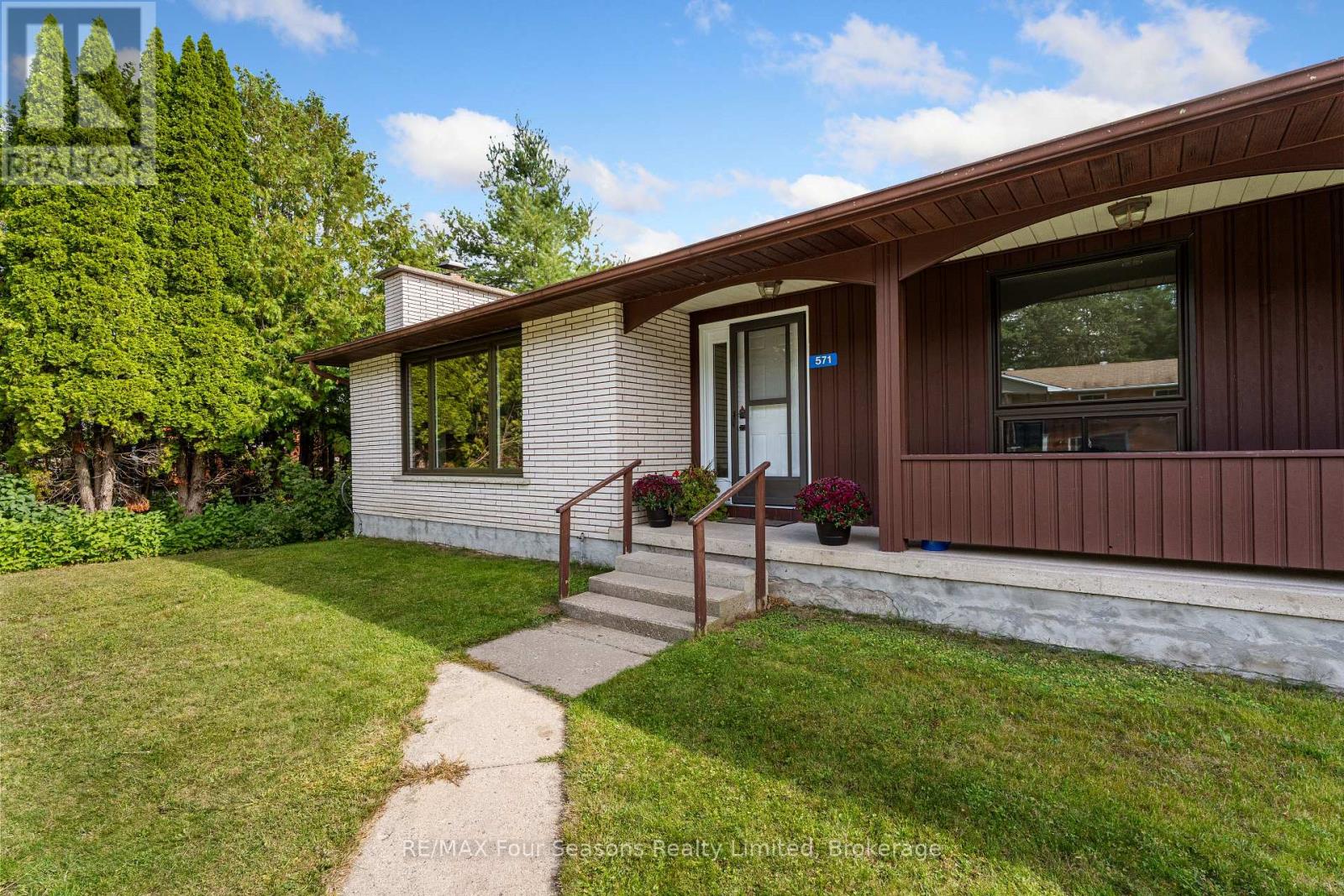 571 David Street, Gravenhurst, Ontario  P1P 1M1 - Photo 2 - X12430741