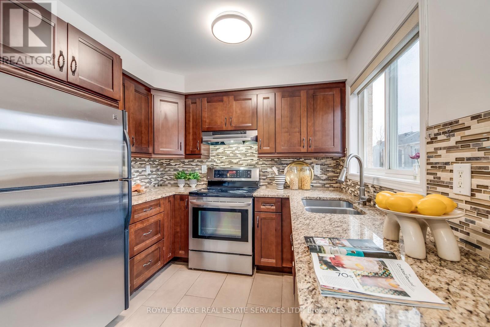 1332 Goldhawk Trail, Oakville, Ontario  L6M 3Y6 - Photo 15 - W12665154