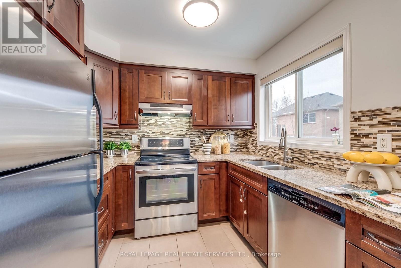 1332 Goldhawk Trail, Oakville, Ontario  L6M 3Y6 - Photo 16 - W12665154