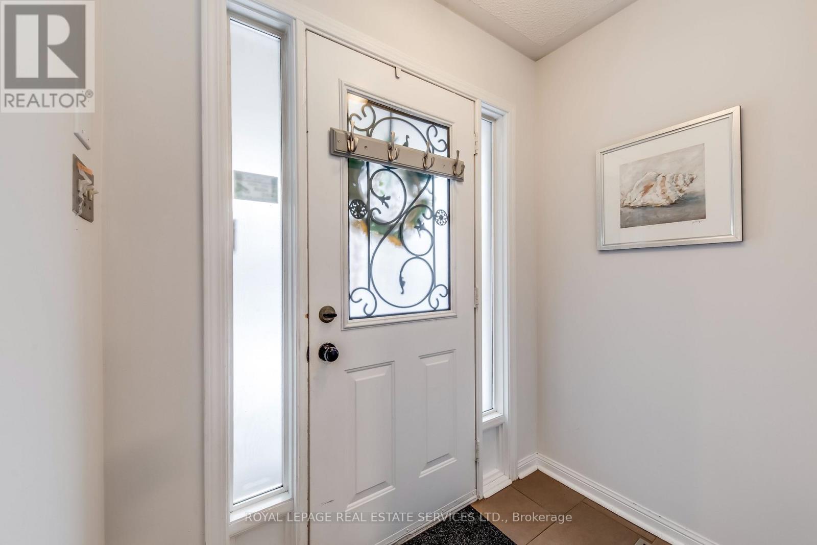 1332 Goldhawk Trail, Oakville, Ontario  L6M 3Y6 - Photo 4 - W12665154