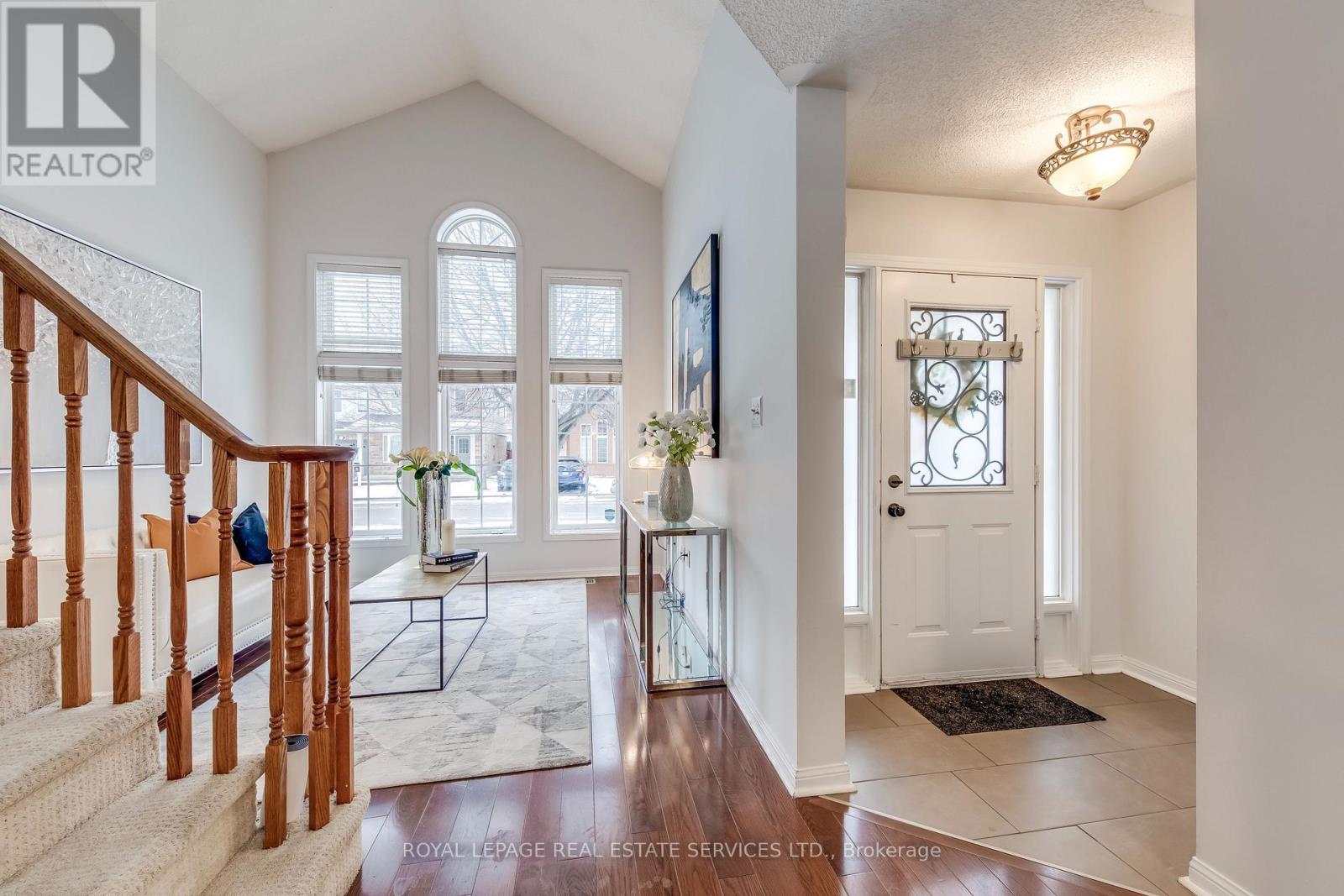 1332 Goldhawk Trail, Oakville, Ontario  L6M 3Y6 - Photo 5 - W12665154