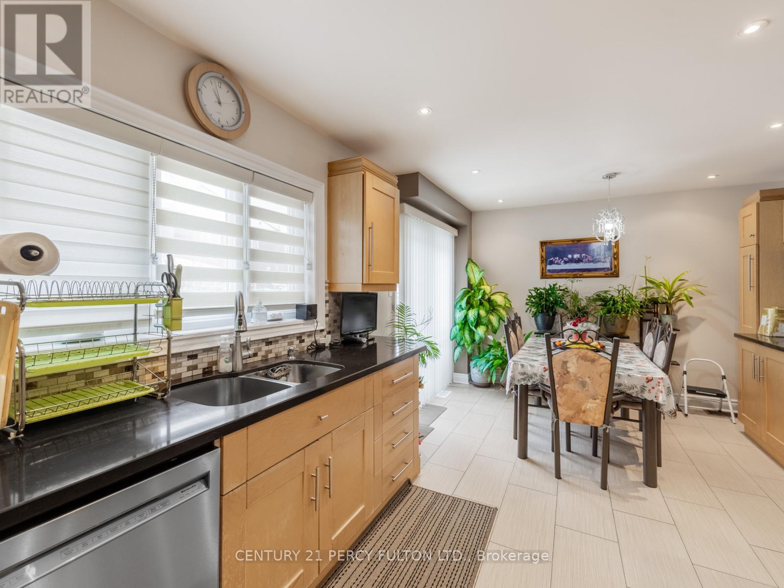 3040 Bentley Drive, Mississauga, Ontario  L5M 6W2 - Photo 17 - W12656250