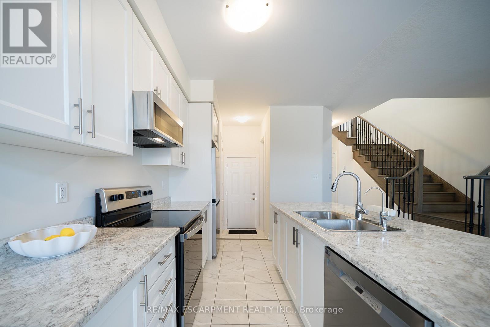 196 Wilmot Road, Brantford, Ontario  N3T 0W7 - Photo 9 - X12665134