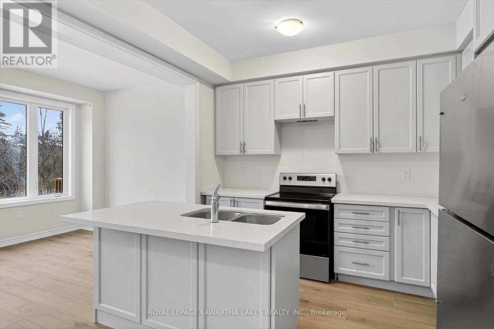 71 Watts Mew, Kawartha Lakes, Ontario  K9V 0T3 - Photo 12 - X12665320