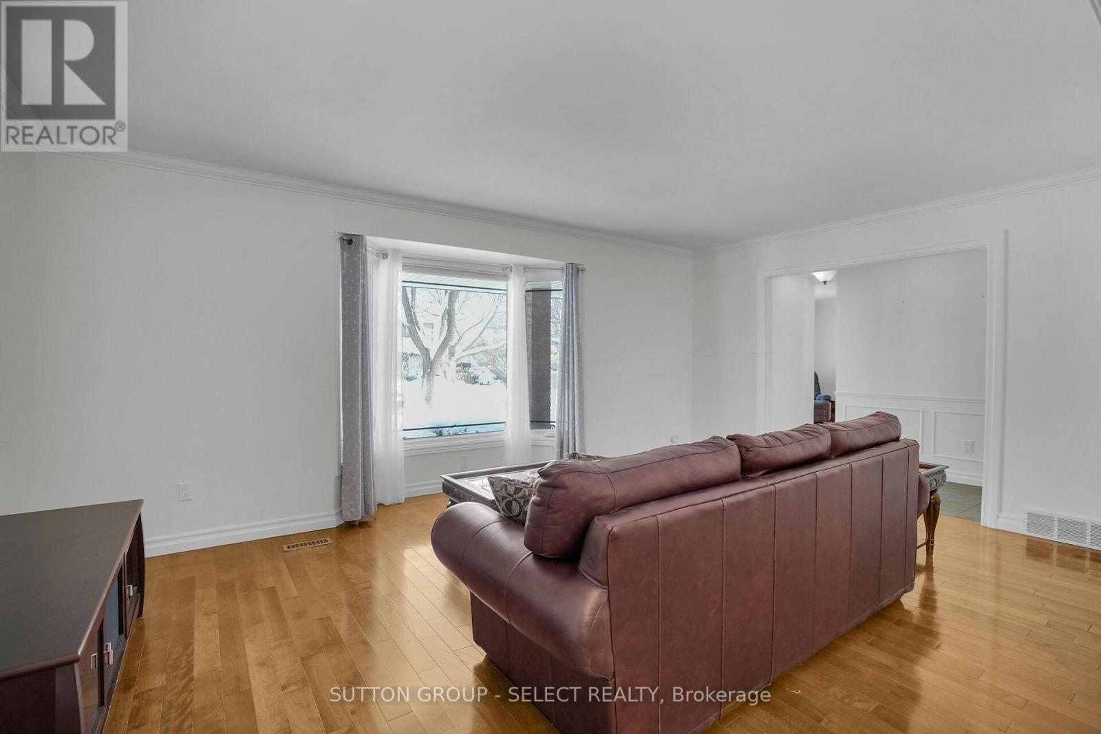 67 Farmington Crescent, London South, Ontario  N6K 3J2 - Photo 12 - X12665216