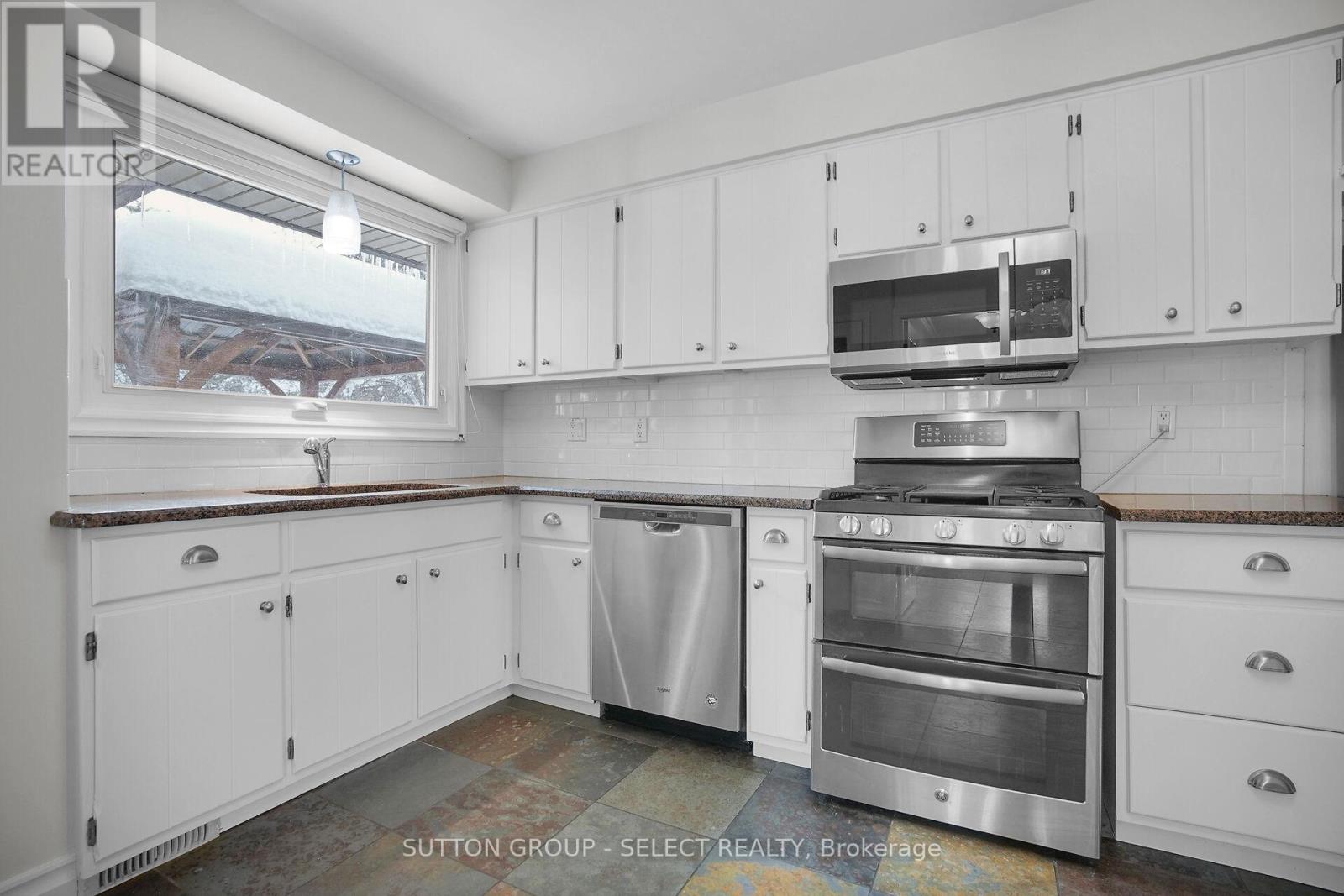 67 Farmington Crescent, London South, Ontario  N6K 3J2 - Photo 13 - X12665216