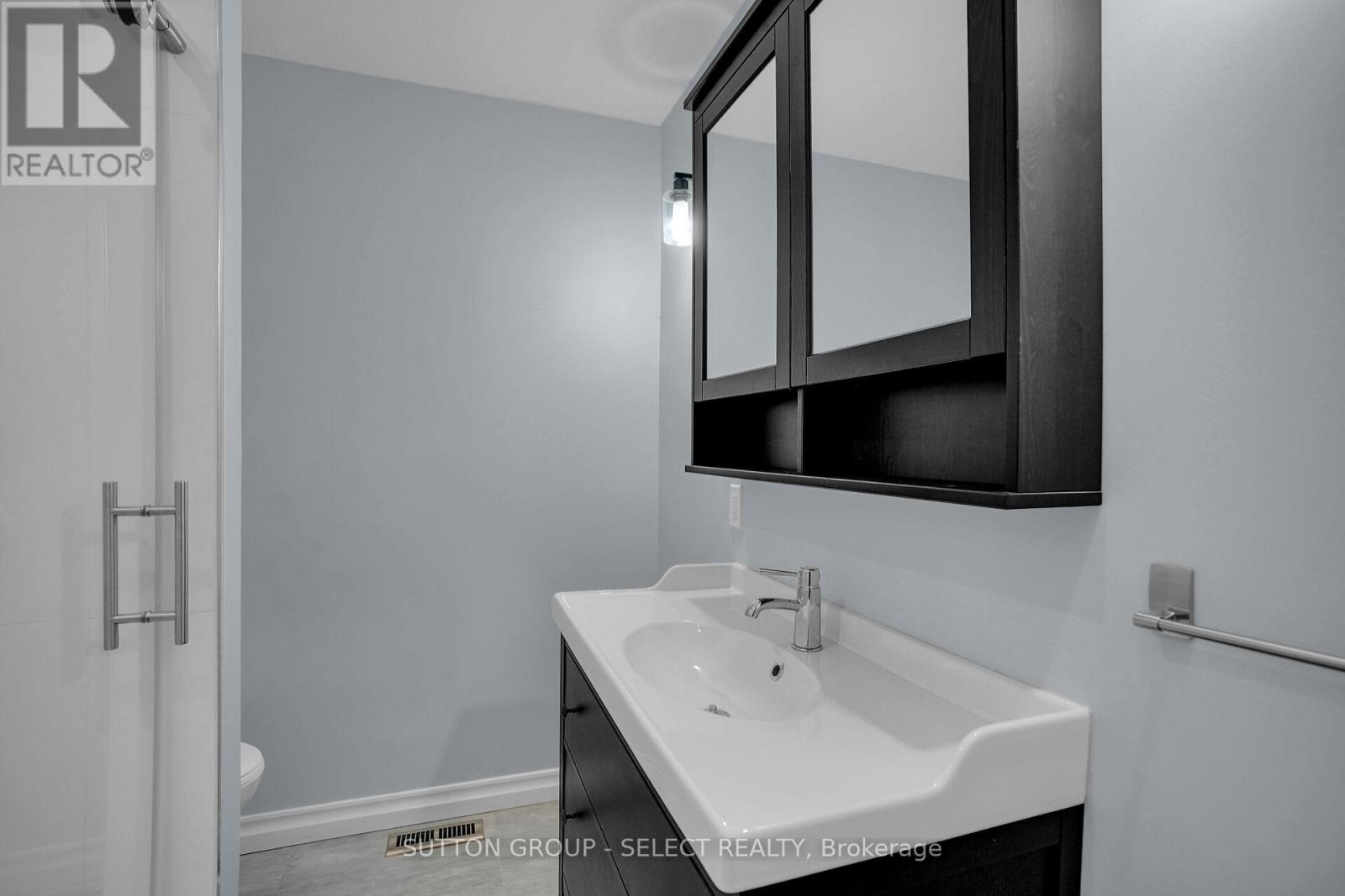 67 Farmington Crescent, London South, Ontario  N6K 3J2 - Photo 21 - X12665216