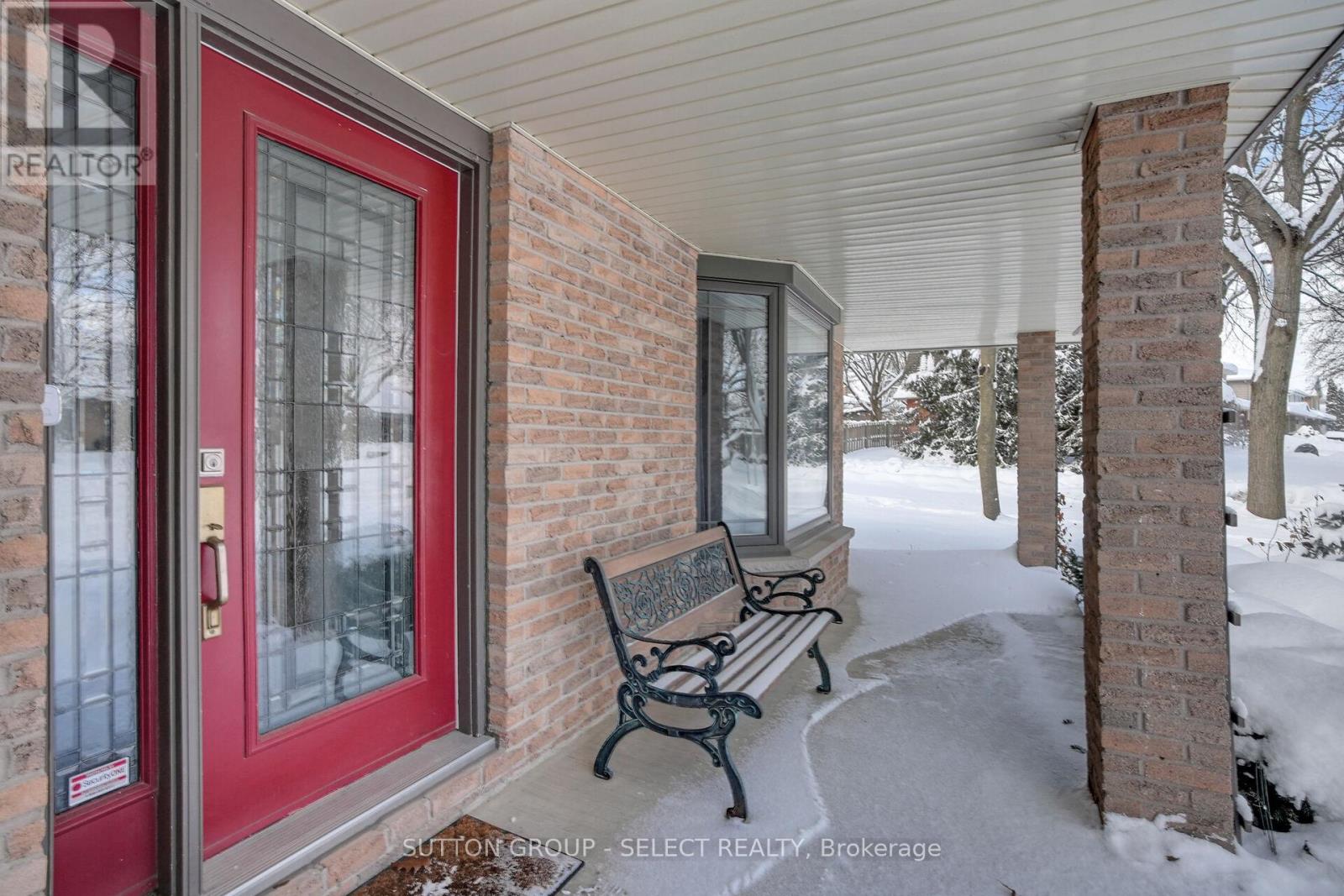 67 Farmington Crescent, London South, Ontario  N6K 3J2 - Photo 5 - X12665216