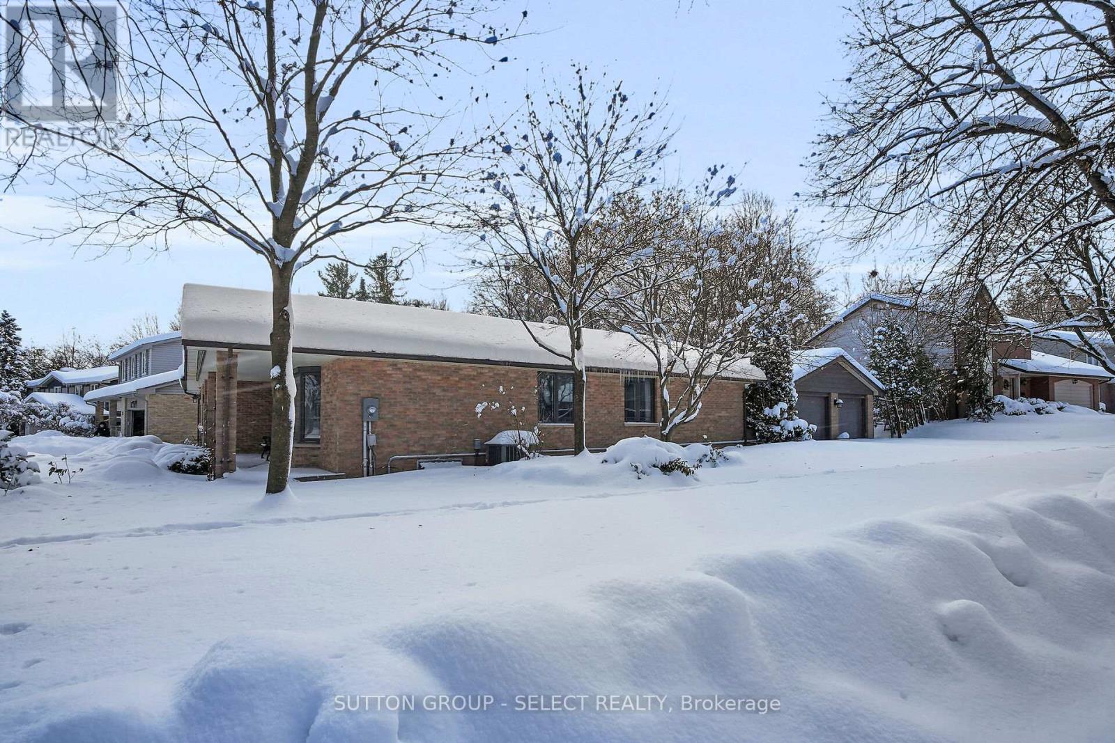 67 Farmington Crescent, London South, Ontario  N6K 3J2 - Photo 6 - X12665216