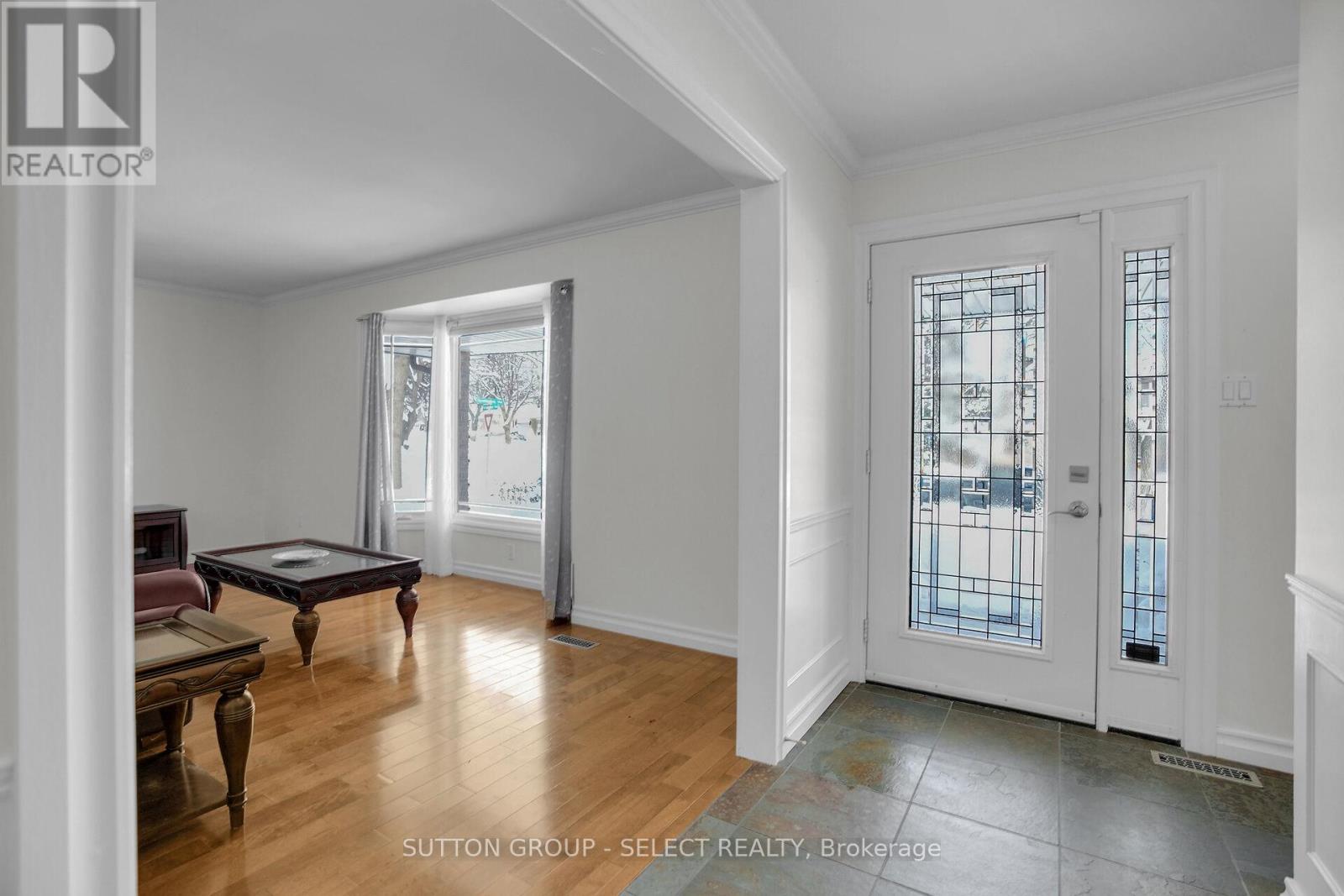 67 Farmington Crescent, London South, Ontario  N6K 3J2 - Photo 8 - X12665216