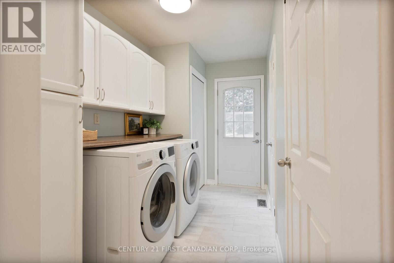 90 Meridene Crescent W, London North, Ontario  N5X 1G2 - Photo 14 - X12665292